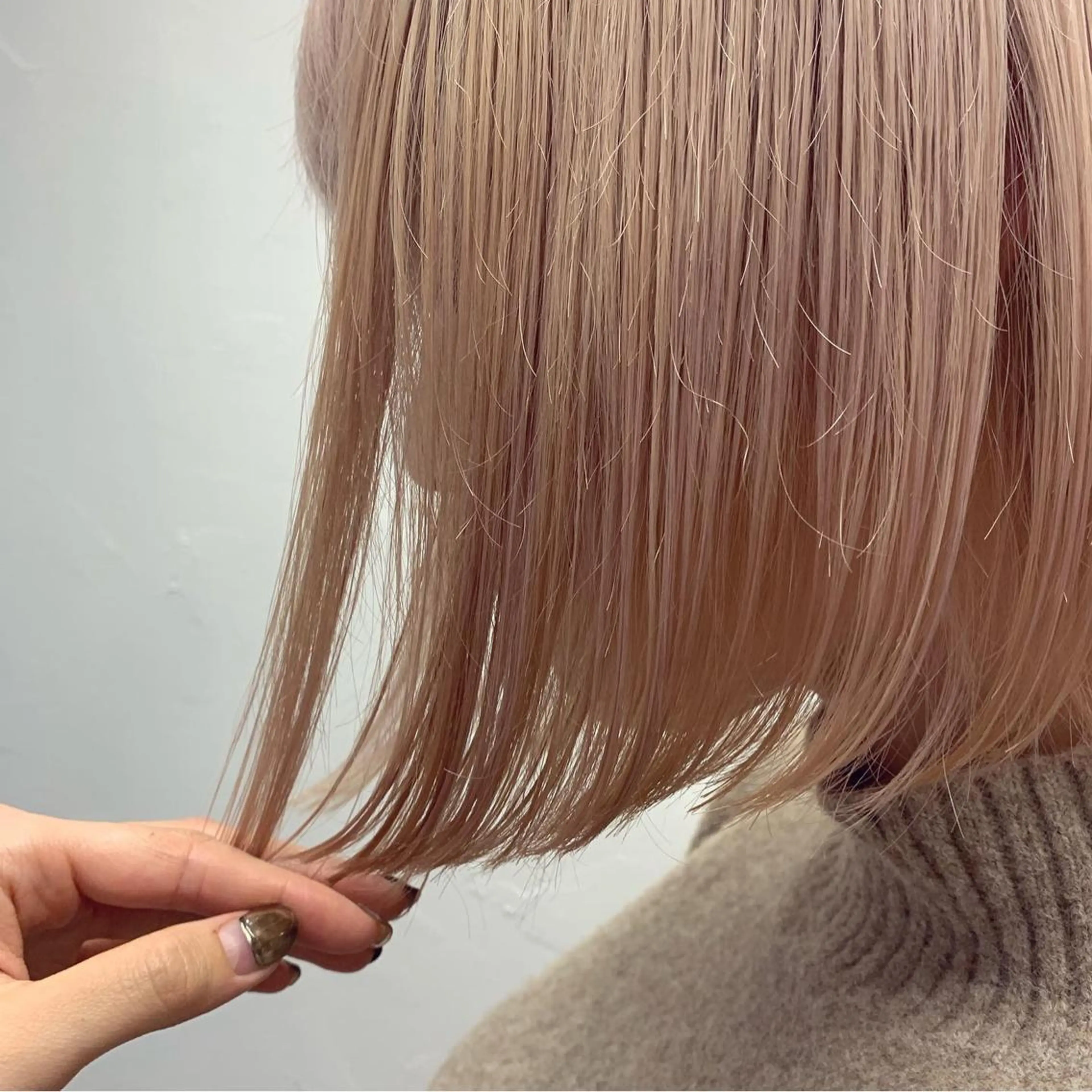 ミディアム カラー ベージュカラー ブリーチ 透明感カラー ピンクカラー ホワイトベージュ ヘアカラー トリートメント newi 京橋 【yuuki】のヘアスタイル