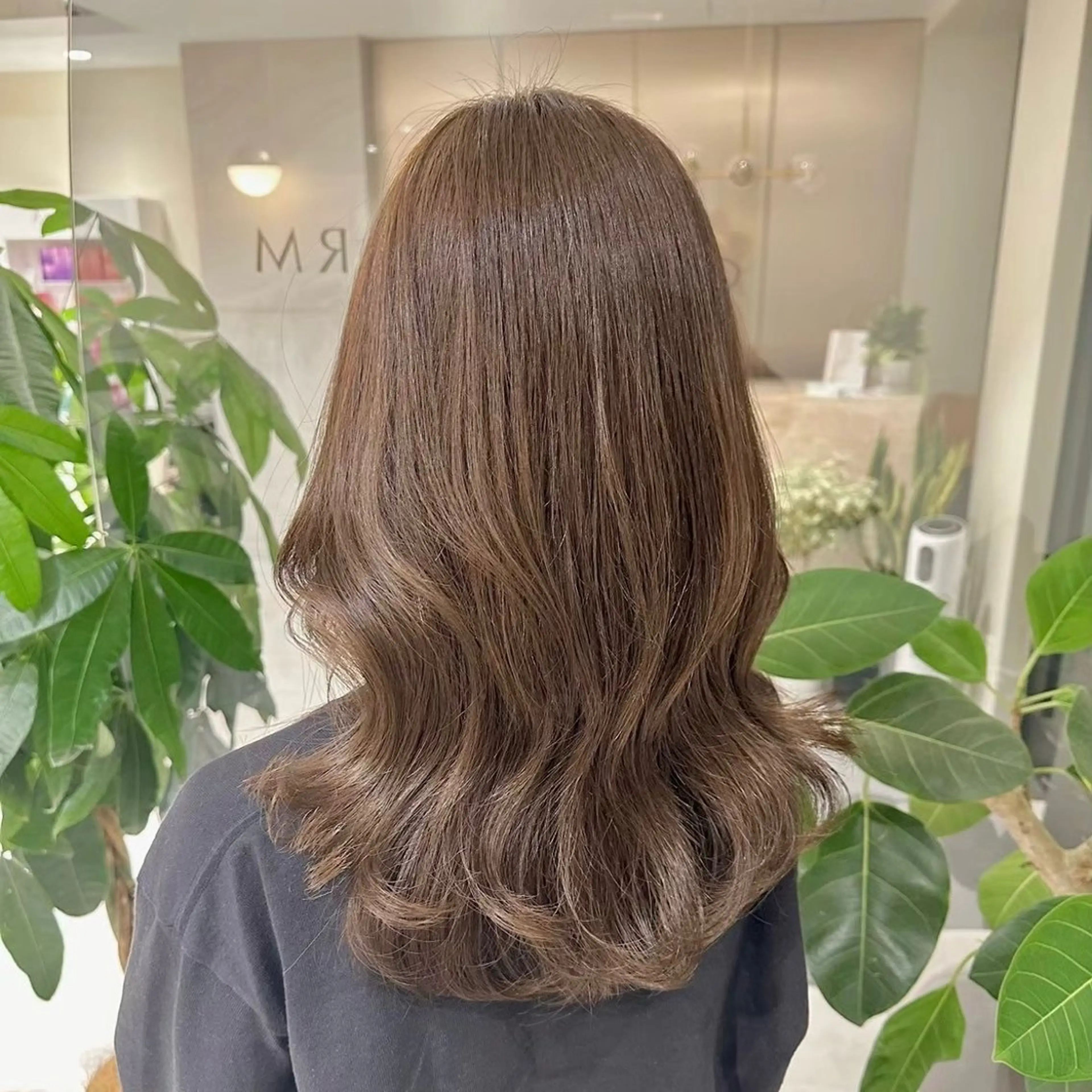 セミロング カット ヘアカラー 青山/駅近/徒歩1分 表参道/小顔カットのヘアスタイル