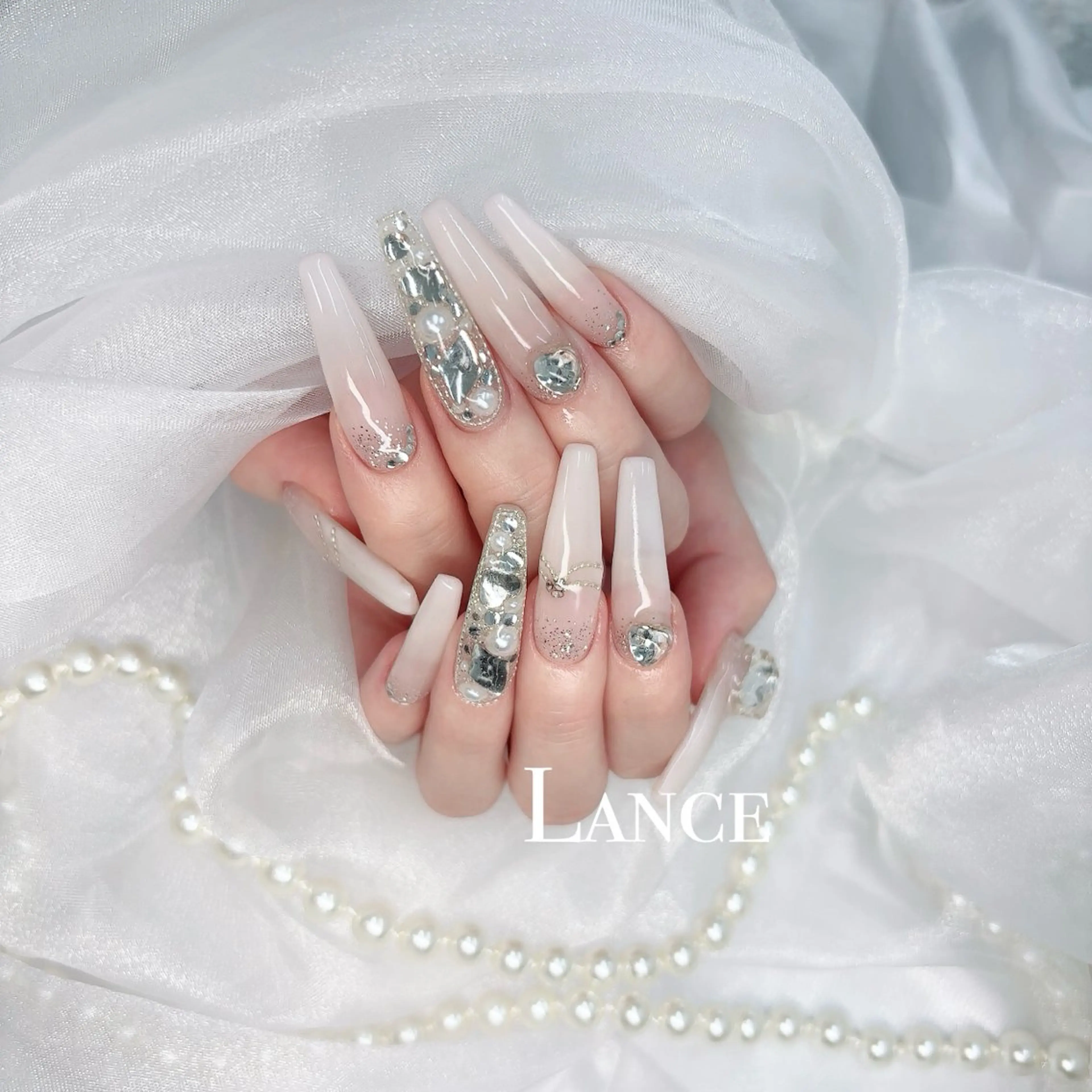 ネイル オーロラネイル フットネイル 氷ネイル・うるうるネイル キラキラネイル 韓国ネイル ハンドネイル Lance nailのネイルデザイン