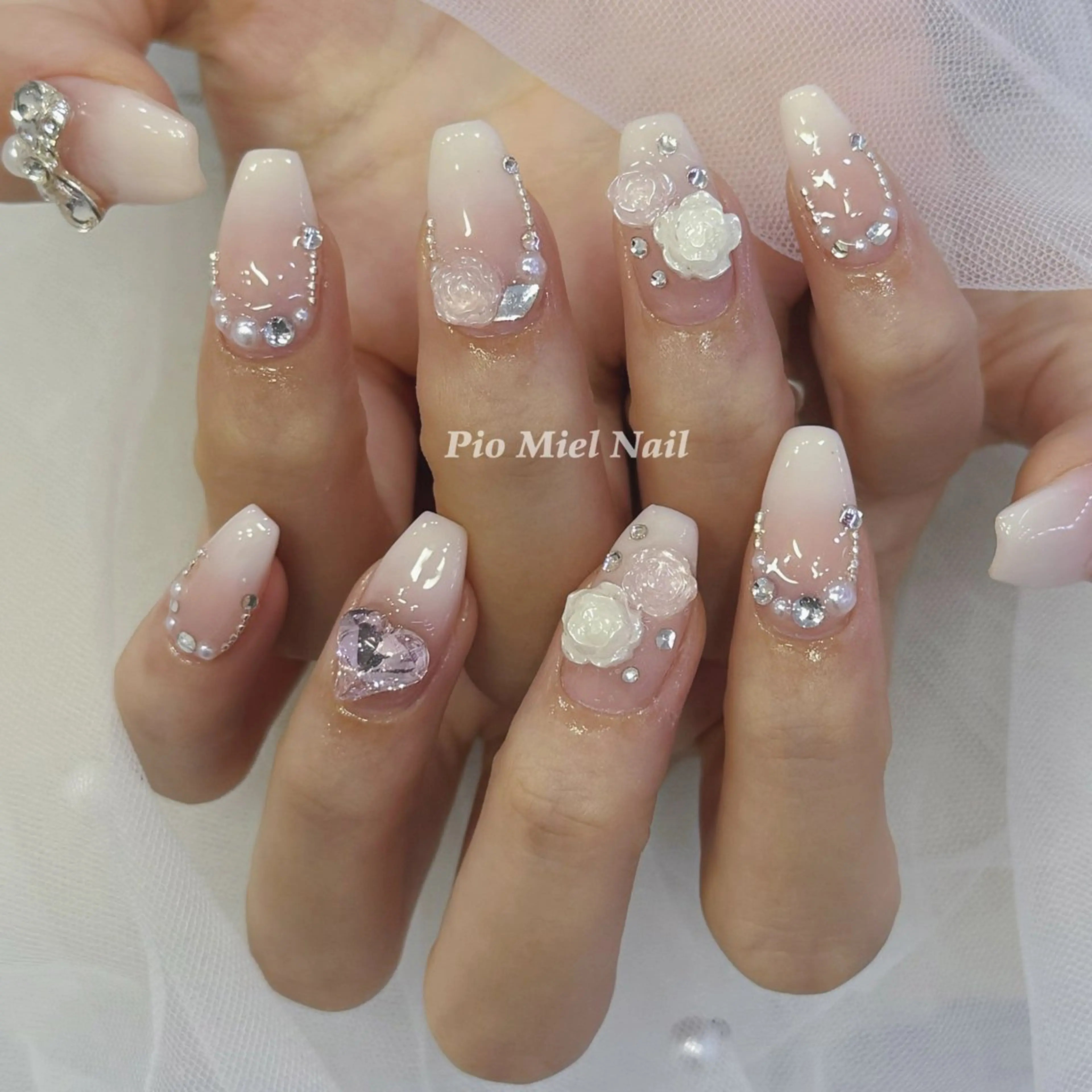 ネイル 長さ出し ガーリー グラデーション ハート ぷっくりネイル ハンドネイル HANA 長さだしのネイルデザイン