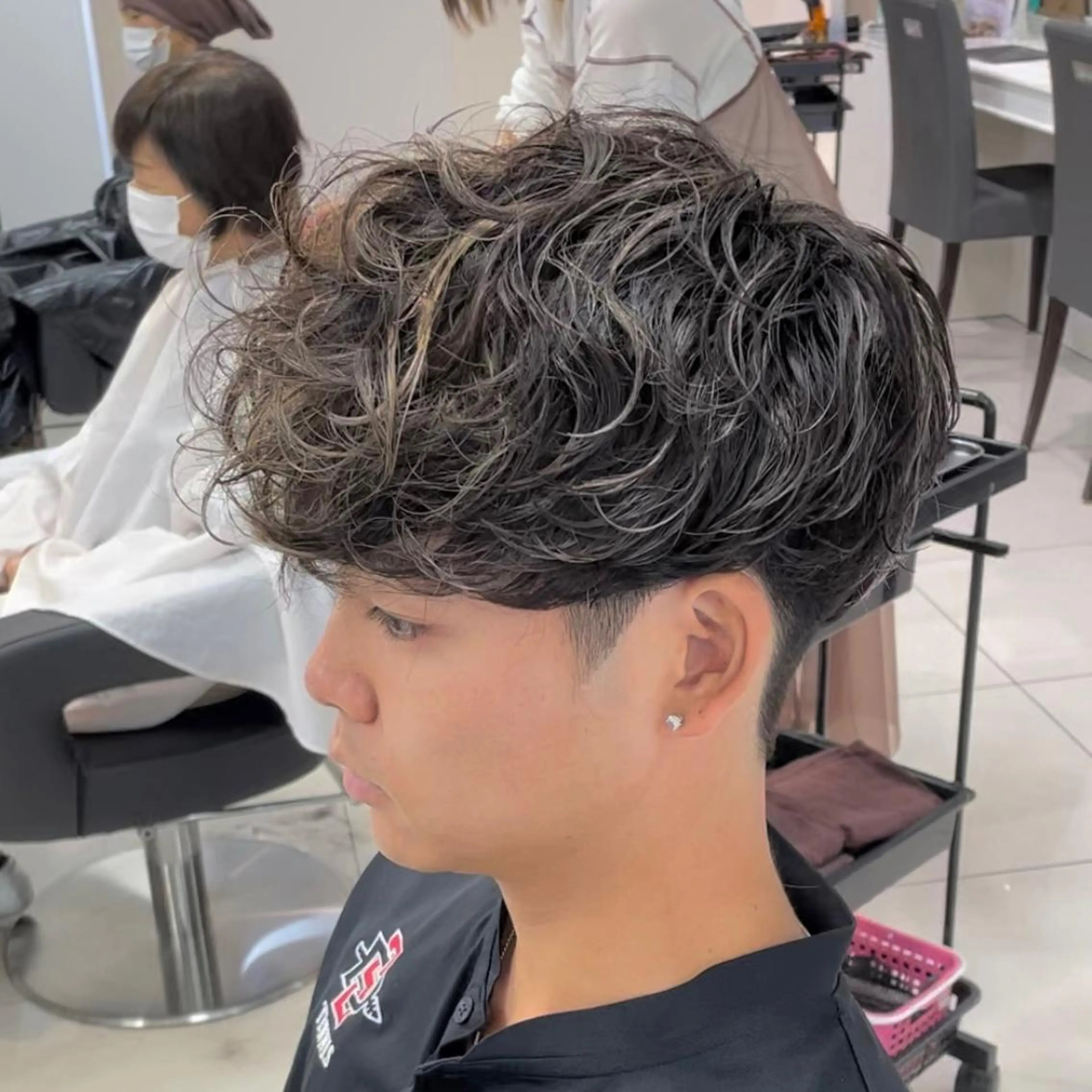 ショート カラー パーマ メンズ メンズハイライト スペインカール ハイライトカラー ハイライト カット ヘアカラー パーマ フェザーパーマ職人 🪶ryosukeのヘアスタイル