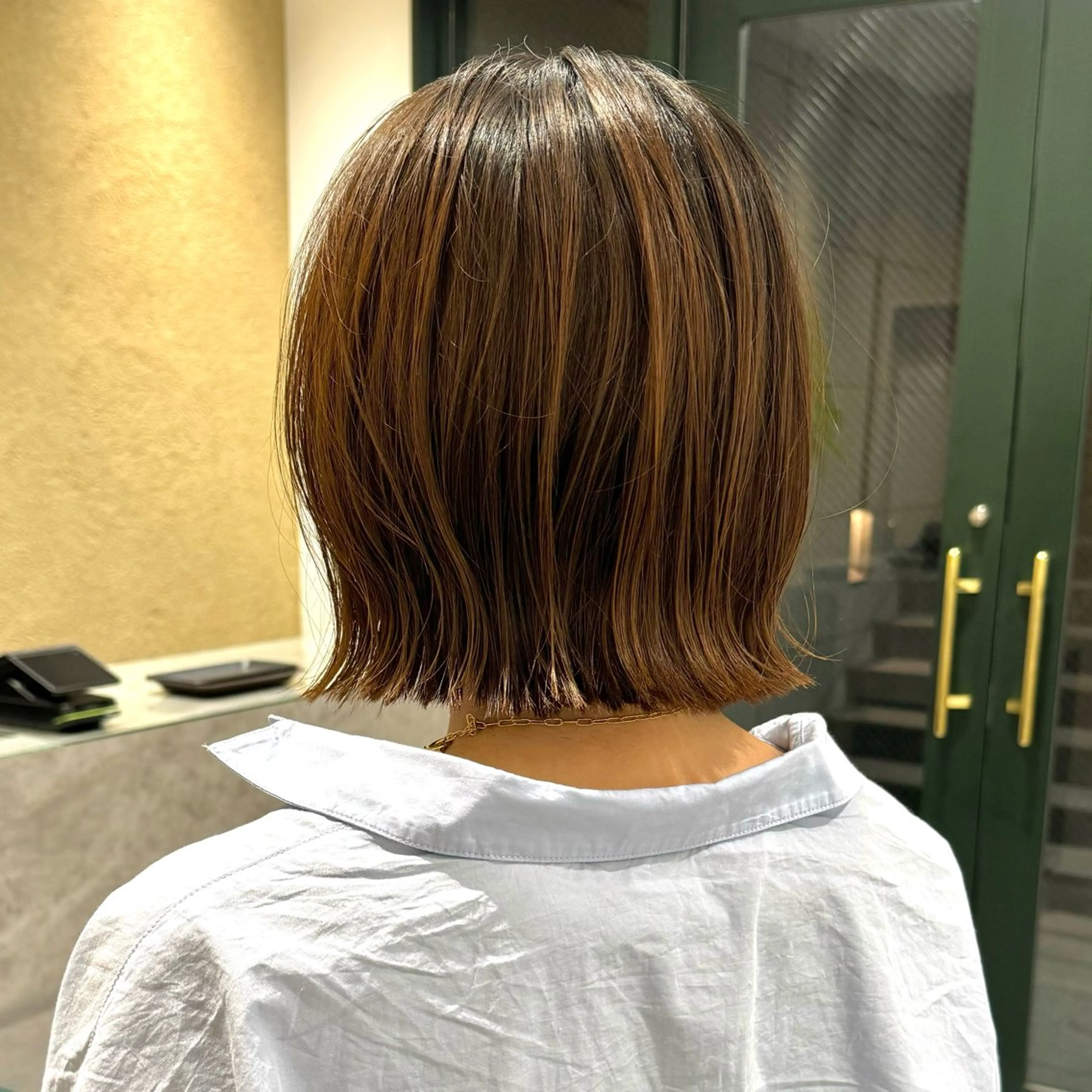 ショート ボブ 外ハネヘア ヘアカラー トリートメント ひなた あゆみのヘアスタイル