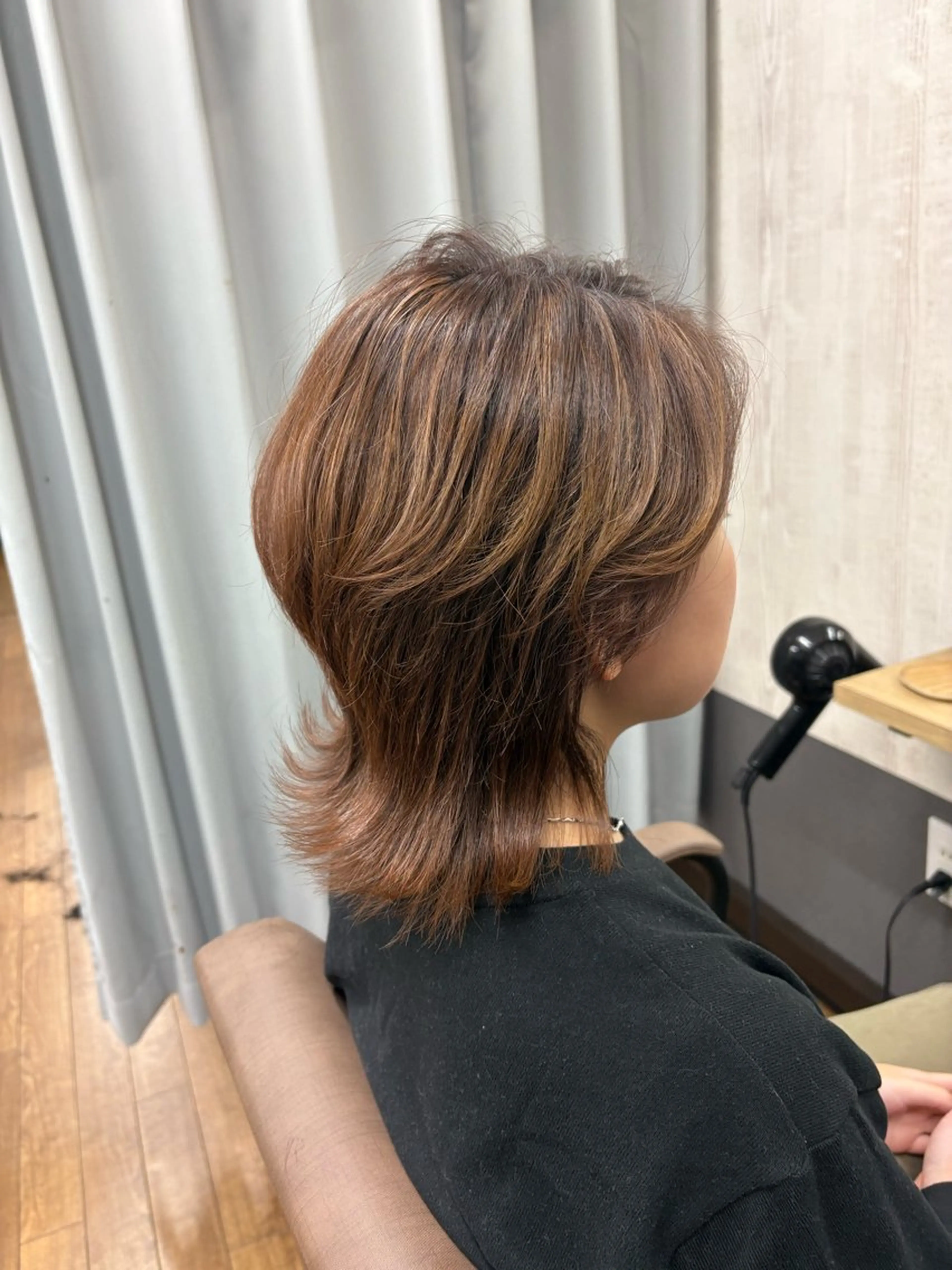 ミディアム カラー ベージュカラー ハイライトカラー ハイライト レイヤーカット ウルフカット カット ヘアカラー TELA HAIR 稲毛店　千尋のヘアスタイル