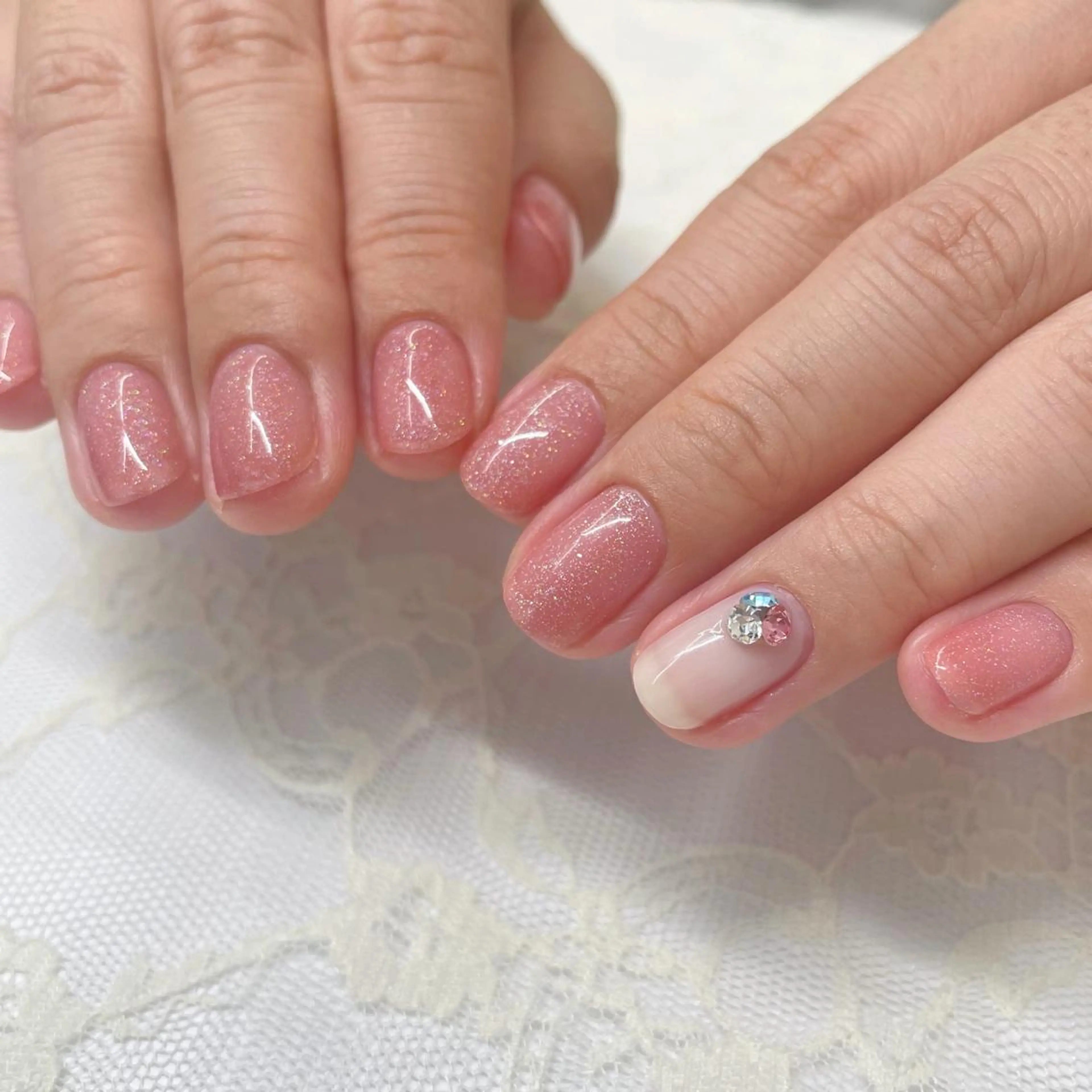 ネイル ストーンネイル nailroom lilasのネイルデザイン