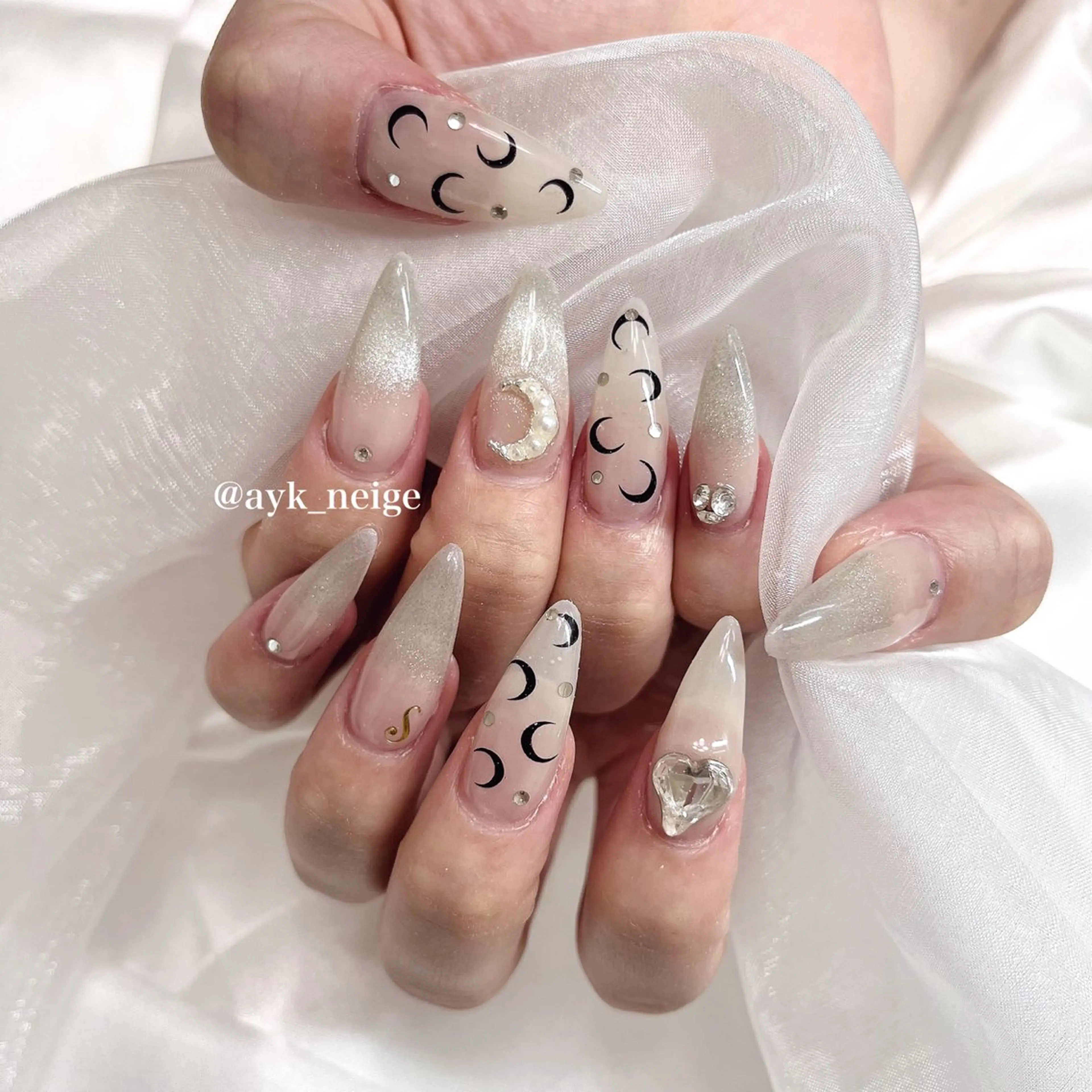 ネイル フットネイル フレンチネイル キラキラネイル 韓国ネイル マグネットネイル n'eige nail所属・大谷 綾香のネイルデザイン