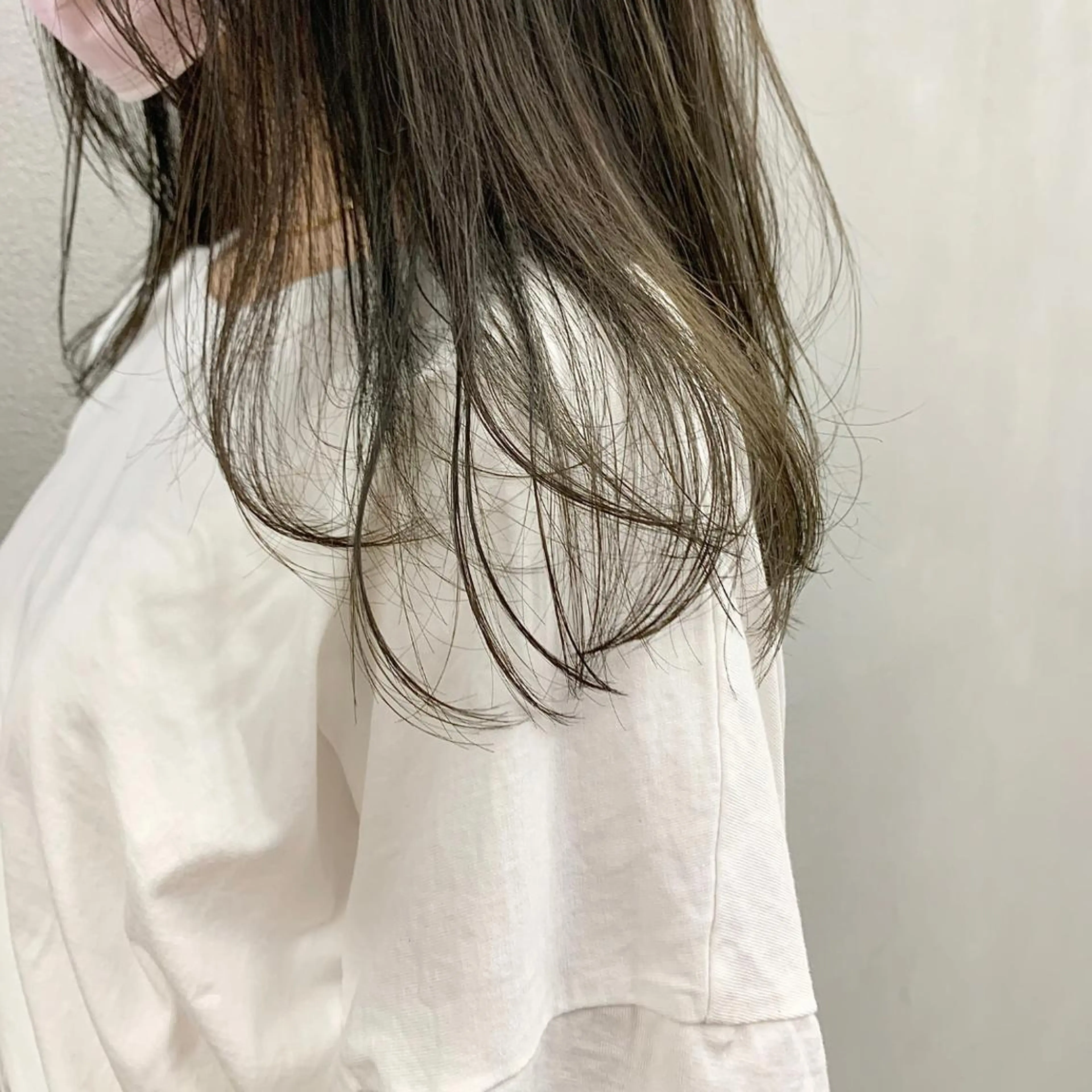 セミロング カラー グレージュ オリーブグレージュ オリーブグレー お顔まわりカット🌱 emo.村松泉綺のヘアスタイル