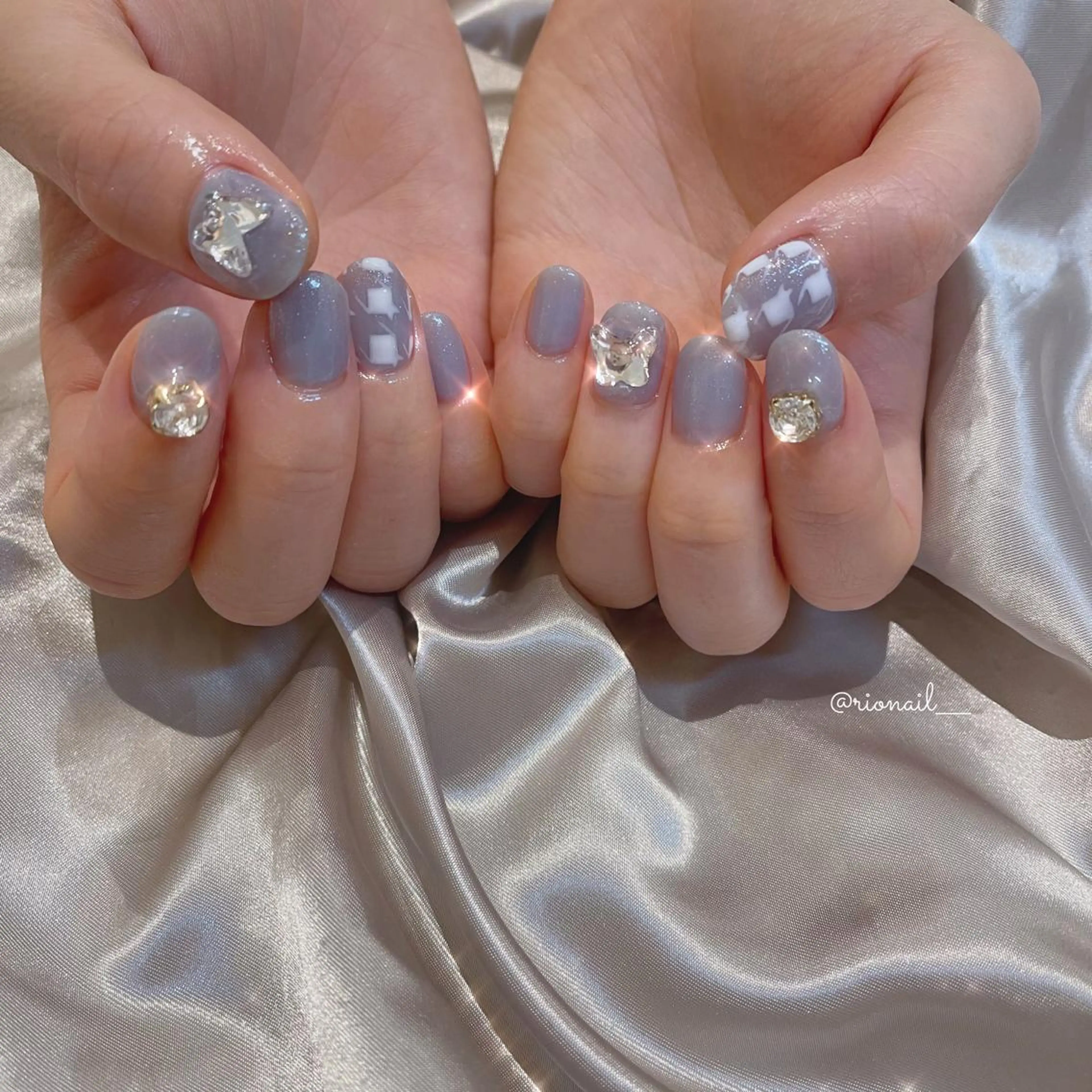 ネイル アートネイル ハンドネイル 𝘙𝘪𝘰𝘯𝘢 ...🕯🤍のネイルデザイン