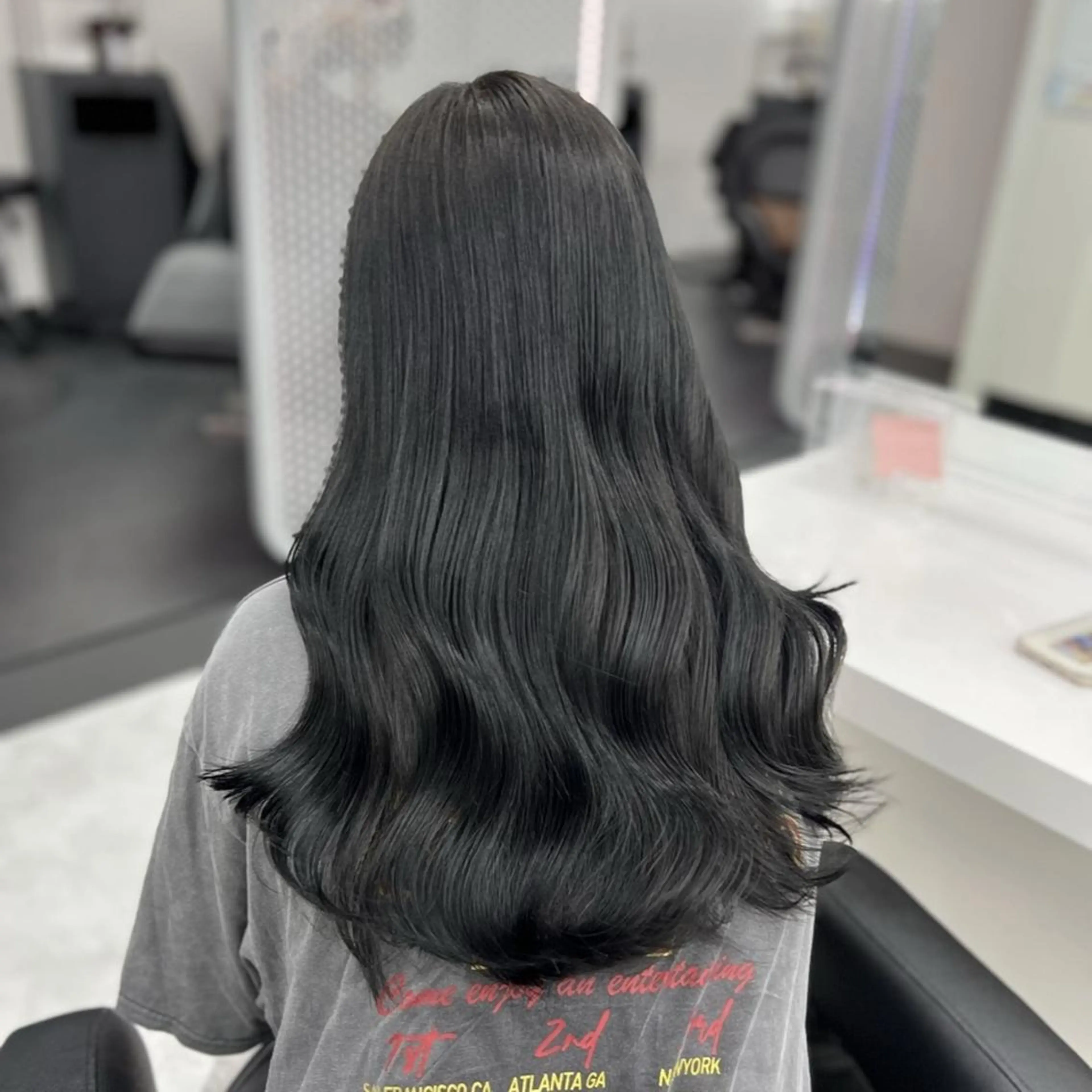 カラー ☘️赤み消し透明感 ☘️THEATERのヘアスタイル