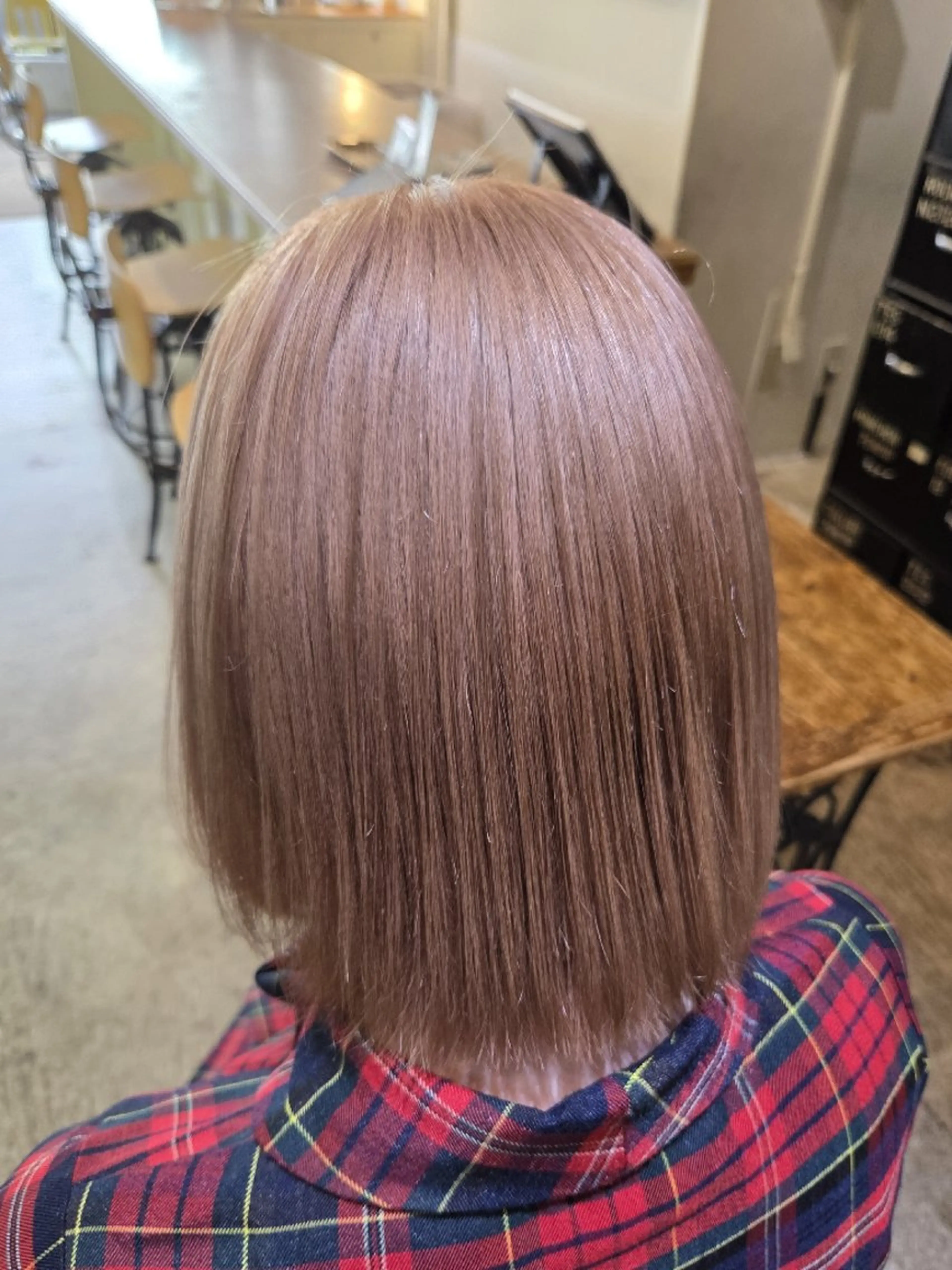 カラー ショート shoto ベージュカラー、ボブのヘアスタイル
