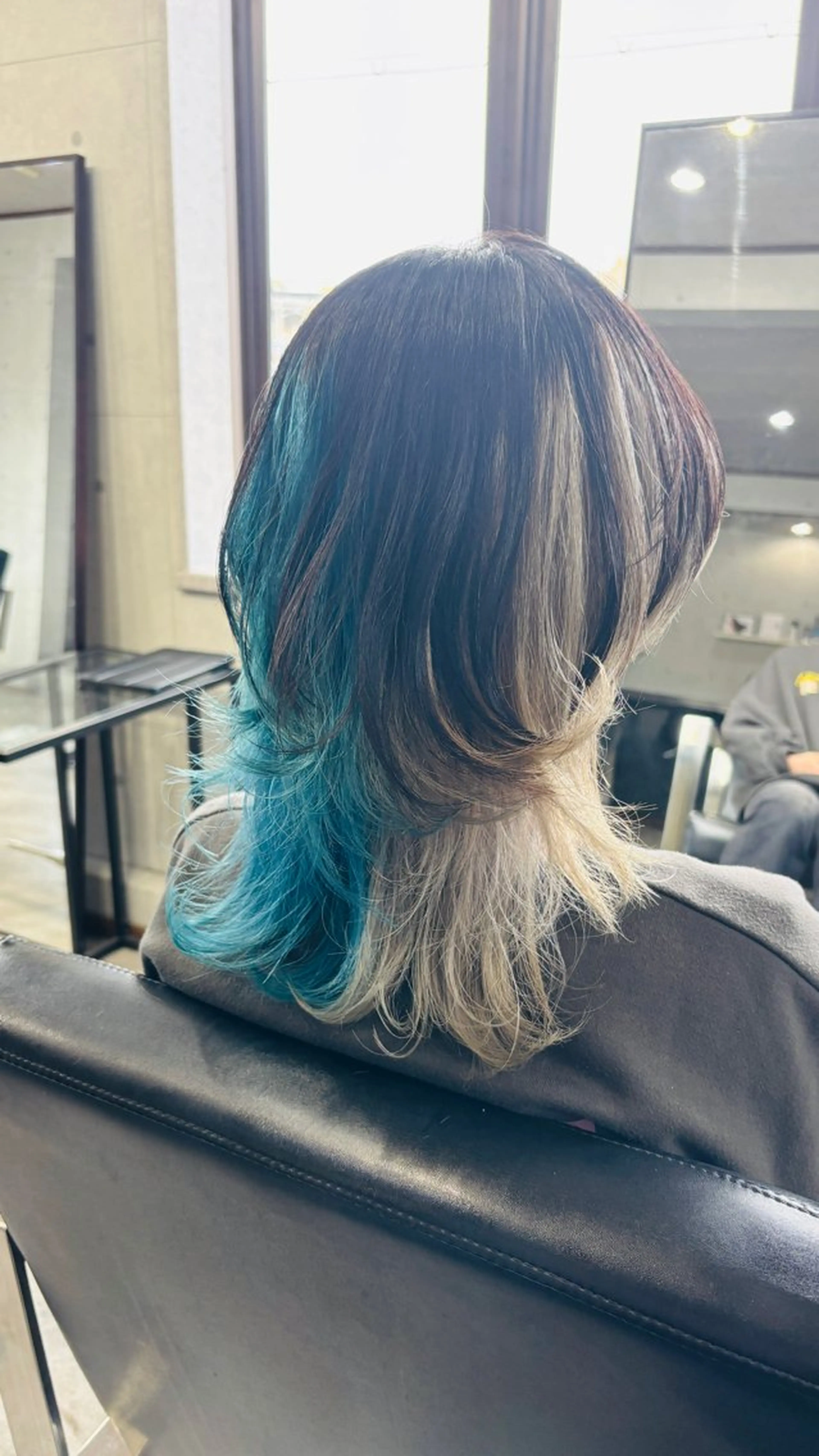 セミロング ボブ くびれヘア くせ毛 切りっぱなしロブ 小顔カット REVE所属・REVE 【外国人風カラー】のヘアスタイル