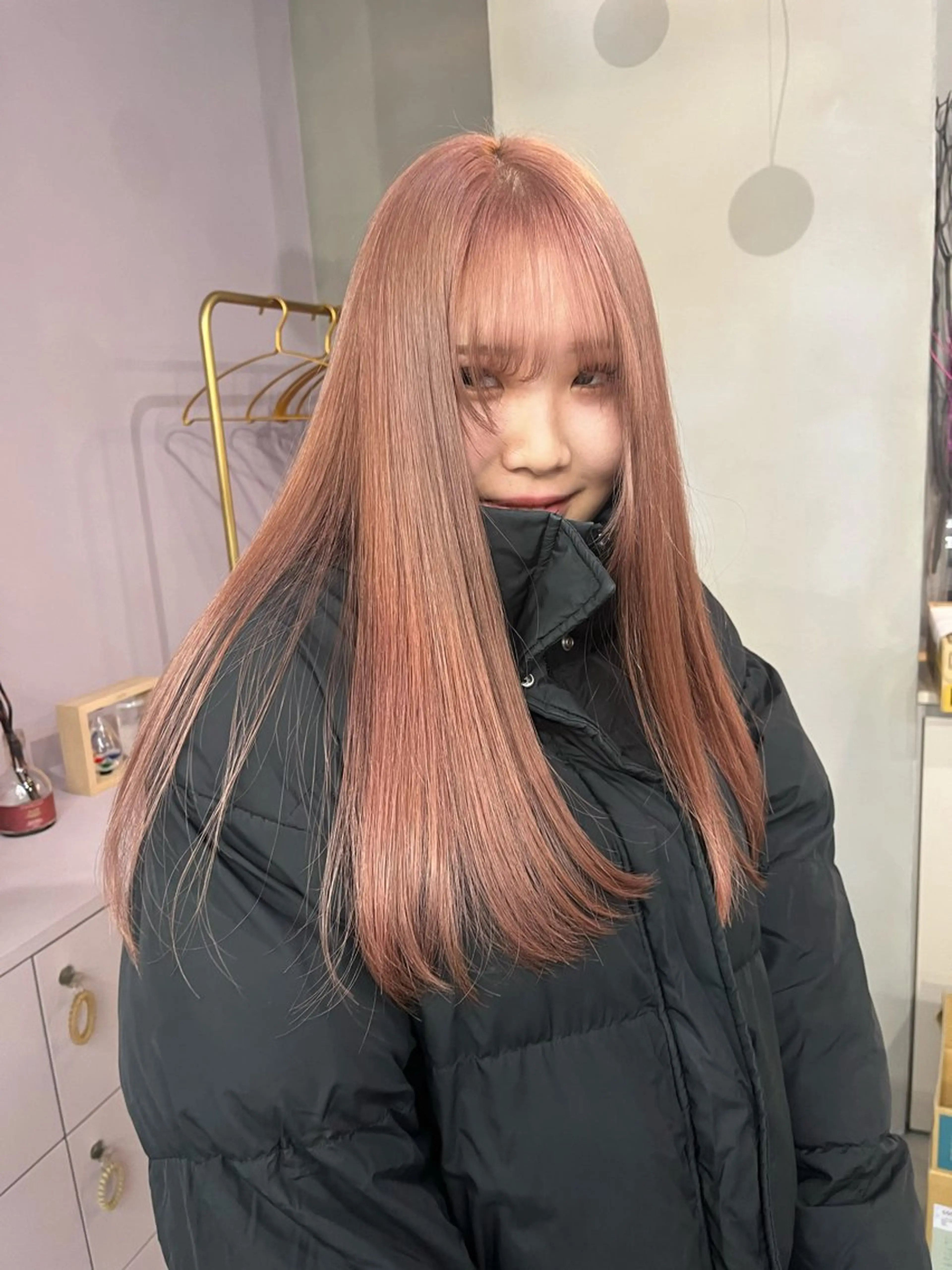 ロング カラー ベージュカラー ブリーチ ピンクカラー ピンクベージュ qulim所属・櫻井 はるなのヘアスタイル