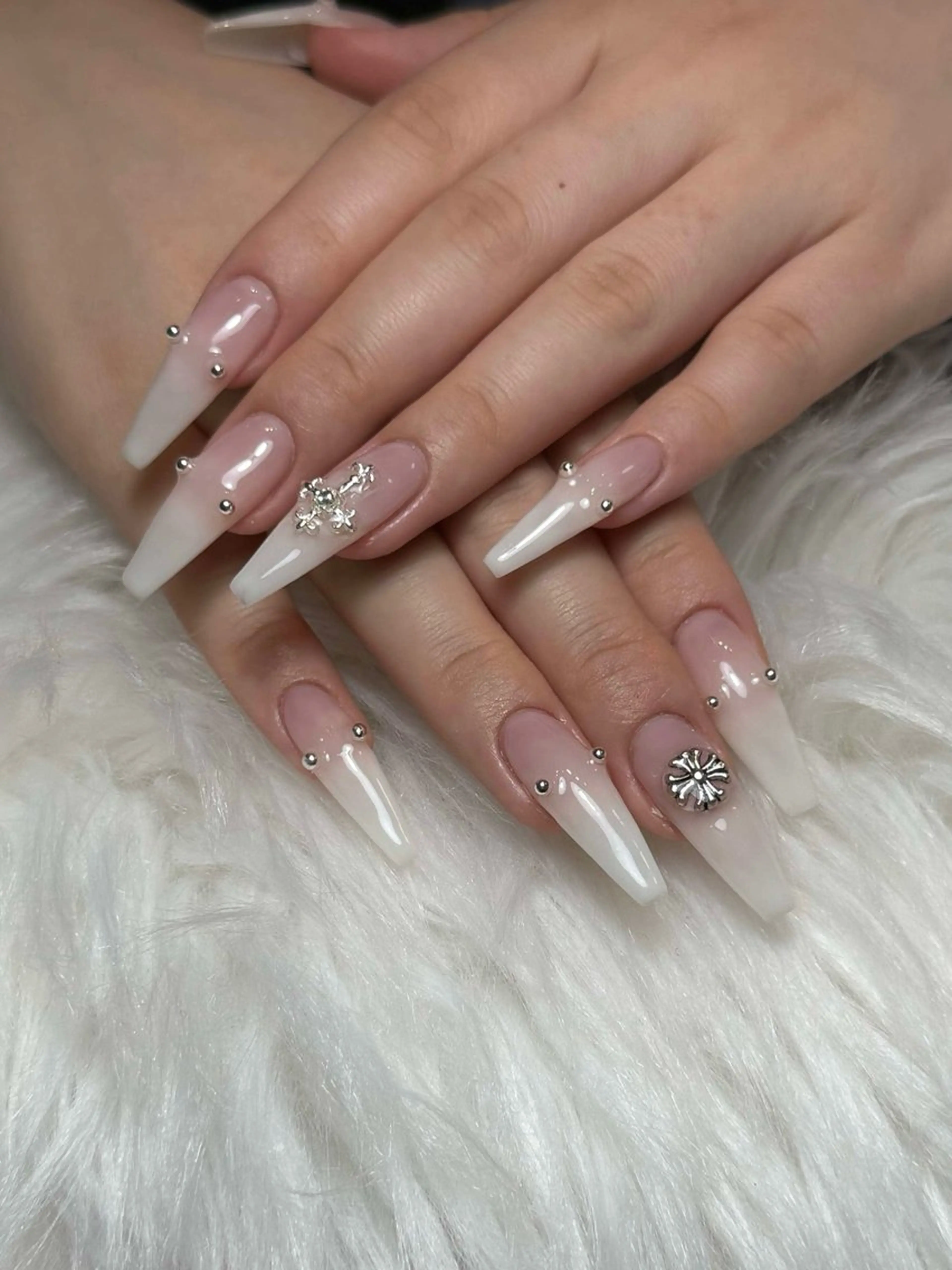 ネイル フレンチネイル ジェルネイル キラキラネイル 韓国ネイル マグネットネイル Julli nail studio所属・Julli NailStudioのネイルデザイン