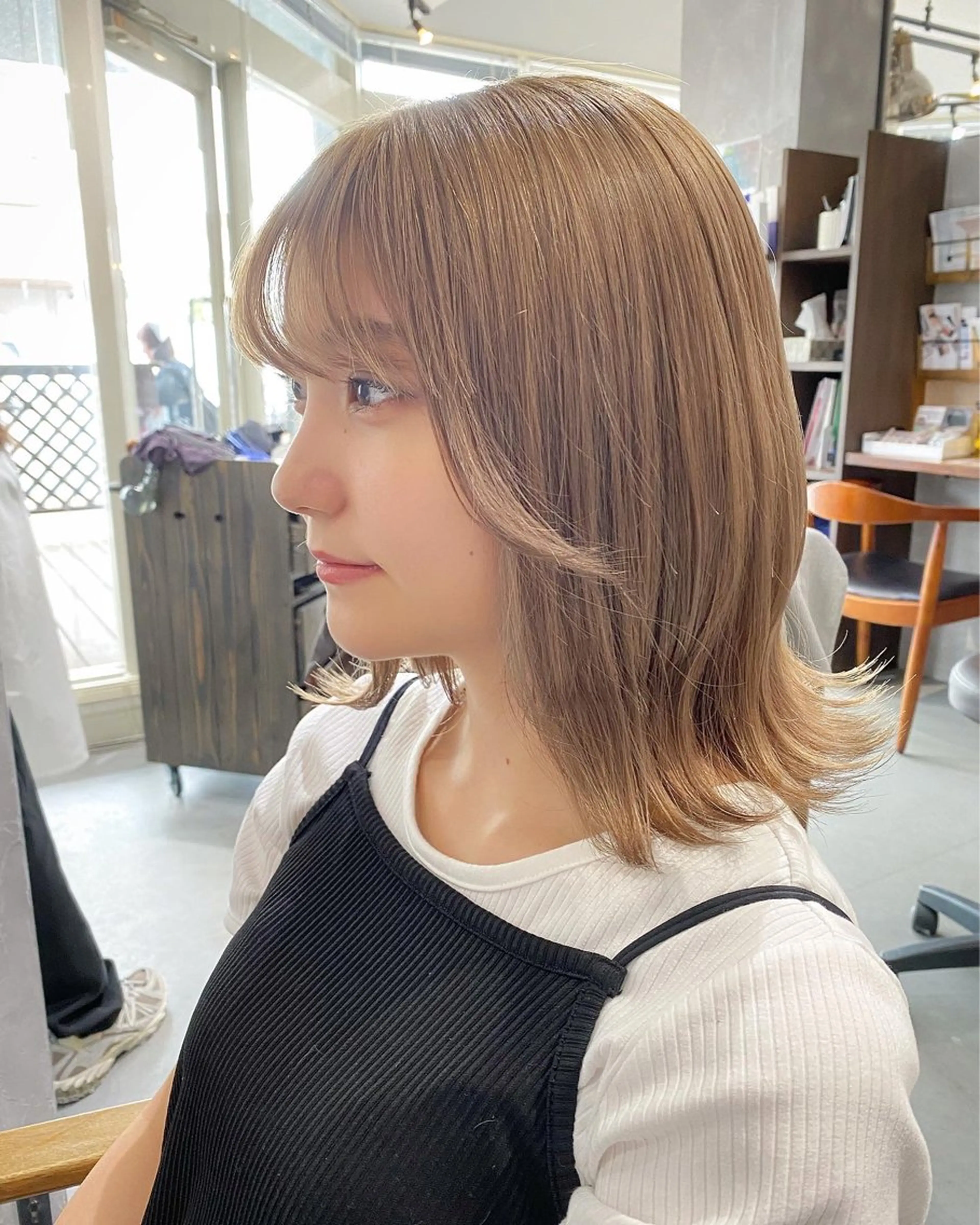 ミディアム カラー ブリーチ グレージュ ミルクティーグレージュ LS HAIR所属・石井 大空のヘアスタイル
