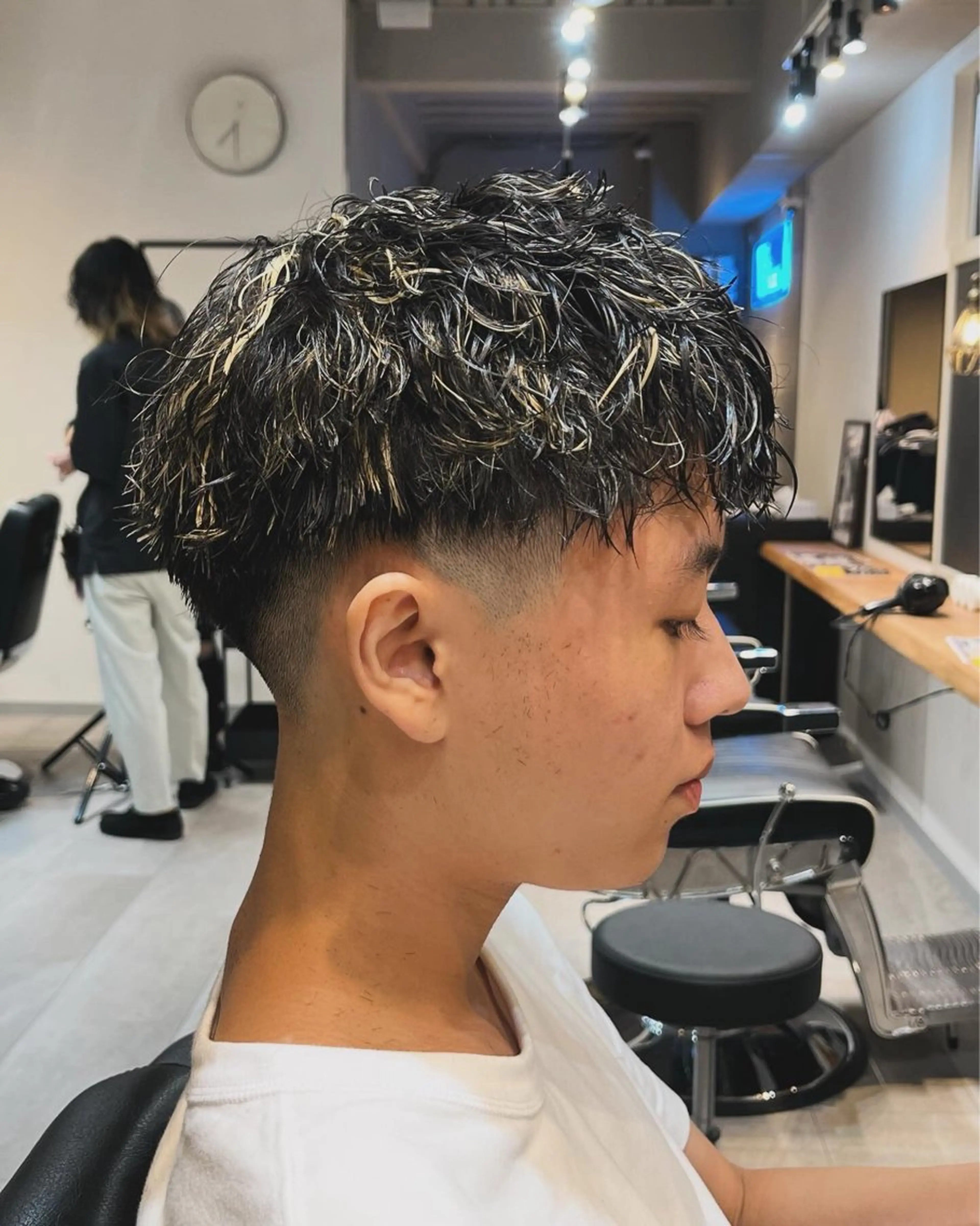 メンズ メンズブリーチ センターパート フェードカット メンズハイライト メンズパーマ 雄貴/ メンズ特化のヘアスタイル
