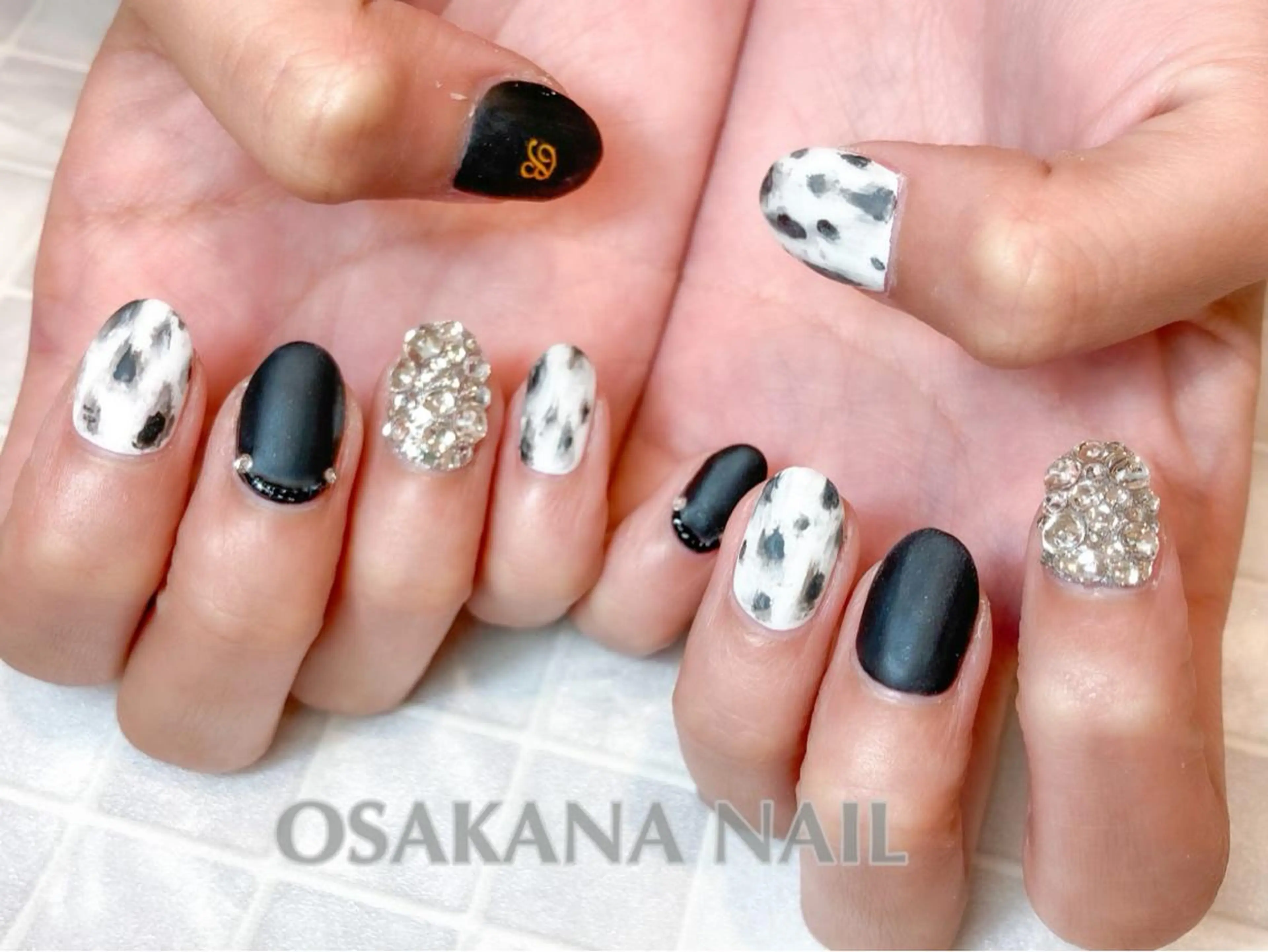 ネイル アニマル柄 アートネイル キラキラネイル マットネイル ハンドネイル OSAKNA NAIL しおん🐠のネイルデザイン