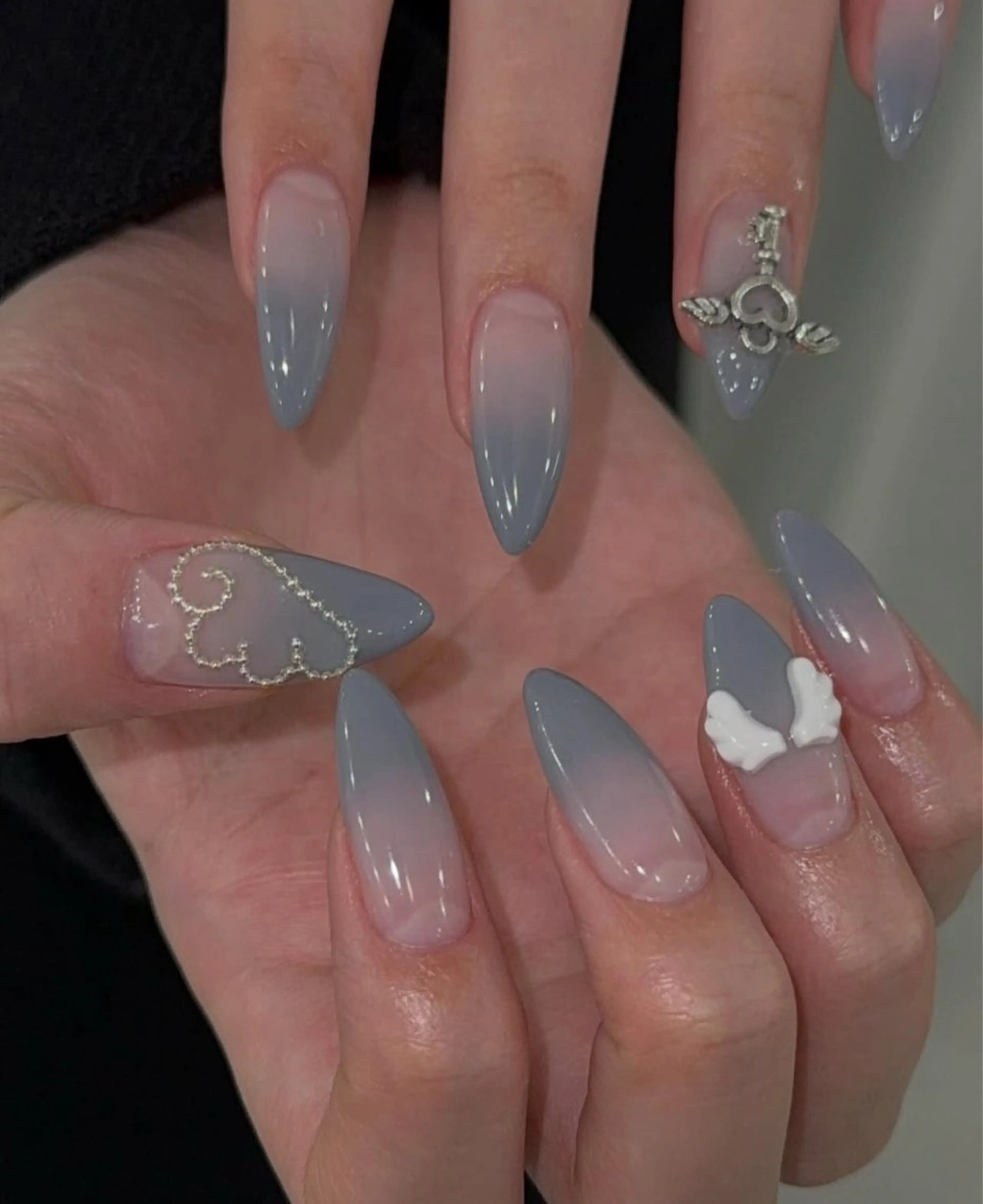 ネイル オーロラネイル クリアネイル フラッシュネイル ジェルネイル グラデーション ハンドネイル Amee Nailsalon所属・Amee Nailsalonのネイルデザイン