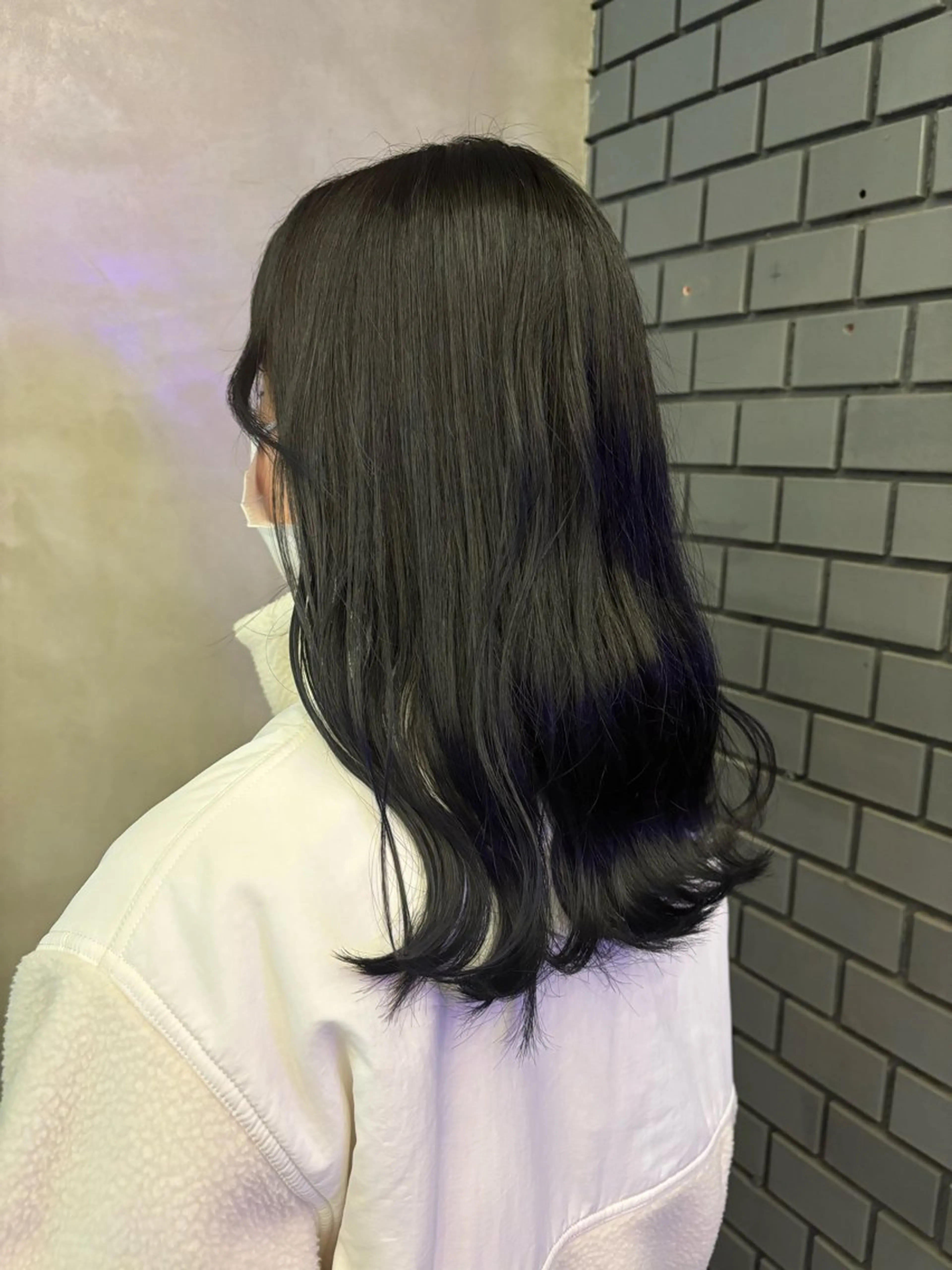 セミロング カラー 黒髪 ブルーカラー ブルーブラック ikii+D.Log大和八木駅前店所属・田中 綾乃のヘアスタイル