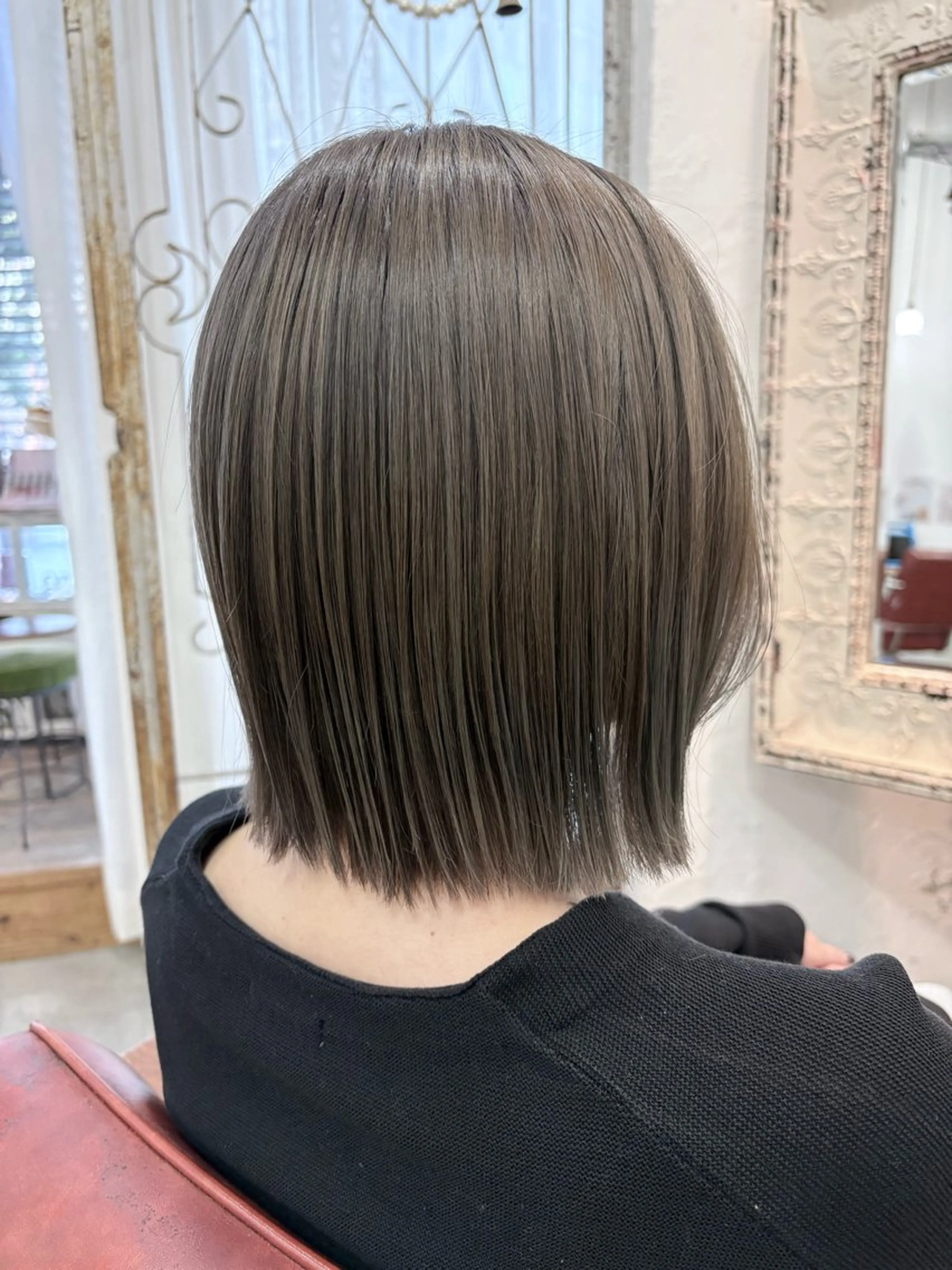 ミディアム カット ヘアカラー fio マナミのヘアスタイル