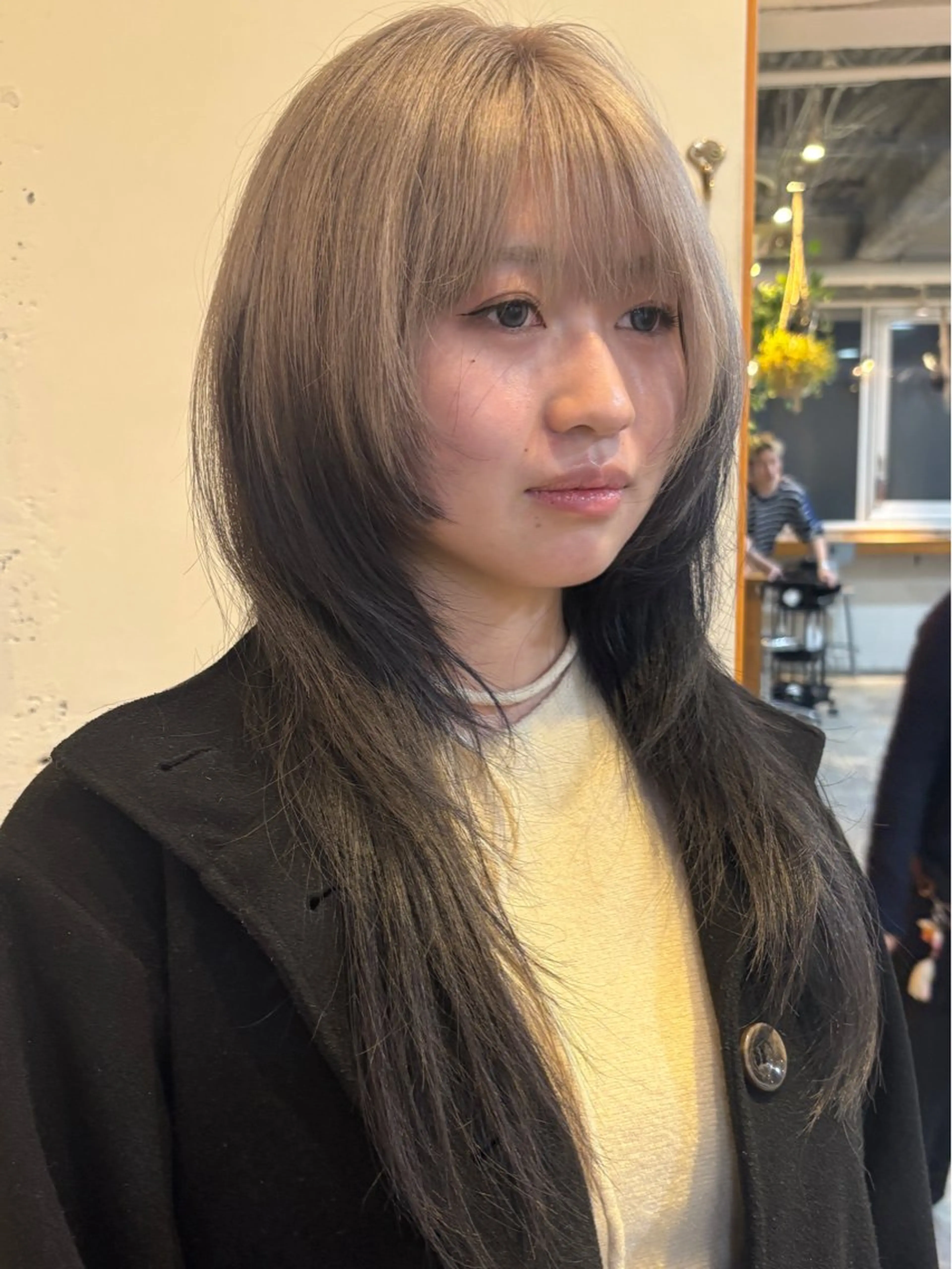 ミディアム カラー ヘアカラー トリートメント RIN／韓国ヘア レイヤーカットのヘアスタイル