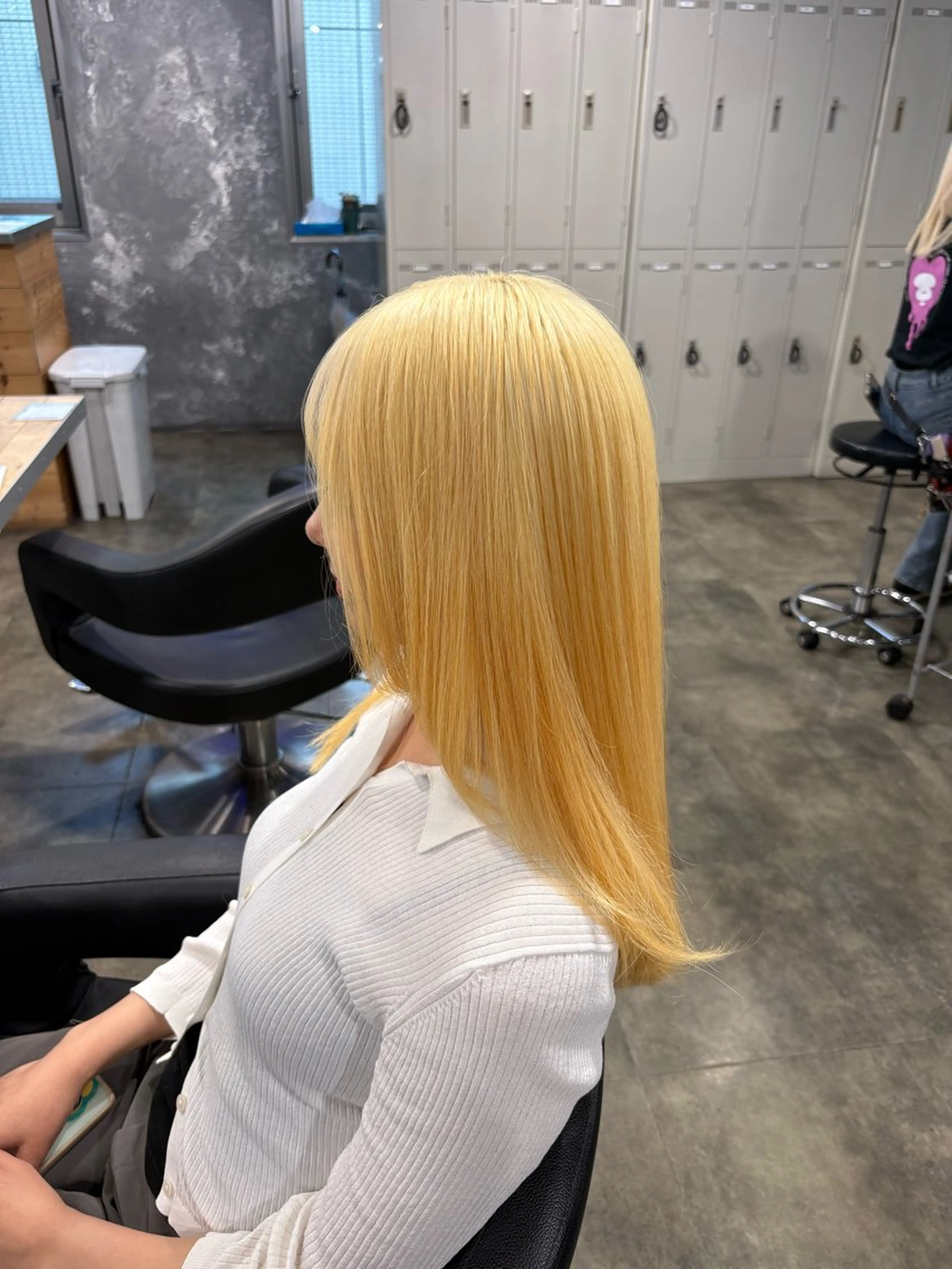 セミロング カラー ヘアカラー トリートメント ハイトーンブロンド 横浜💞ミオのヘアスタイル