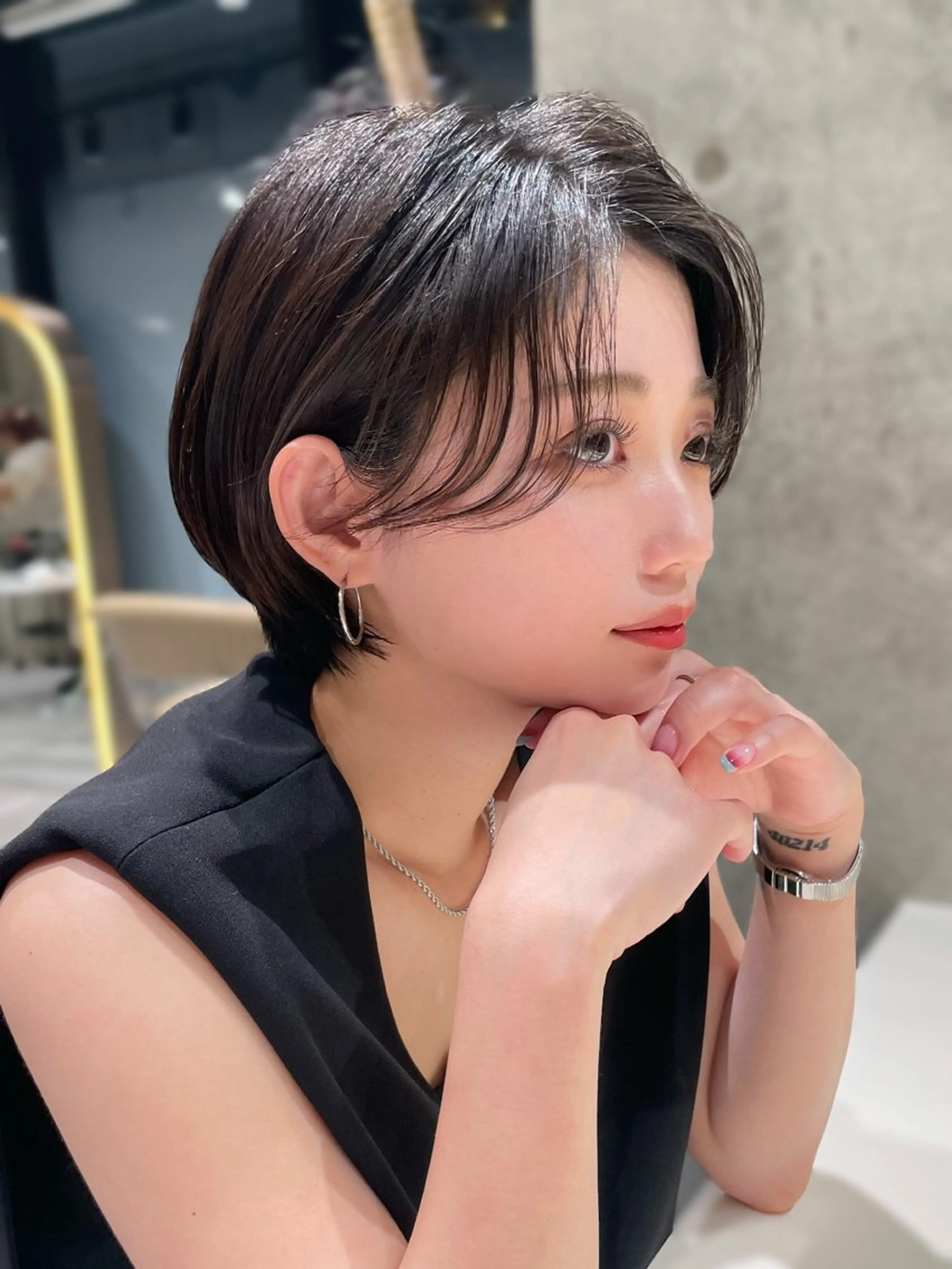ショート カラー カット 縮毛矯正 トリートメント 💛ブリーチ&カット LEON🩶のヘアスタイル