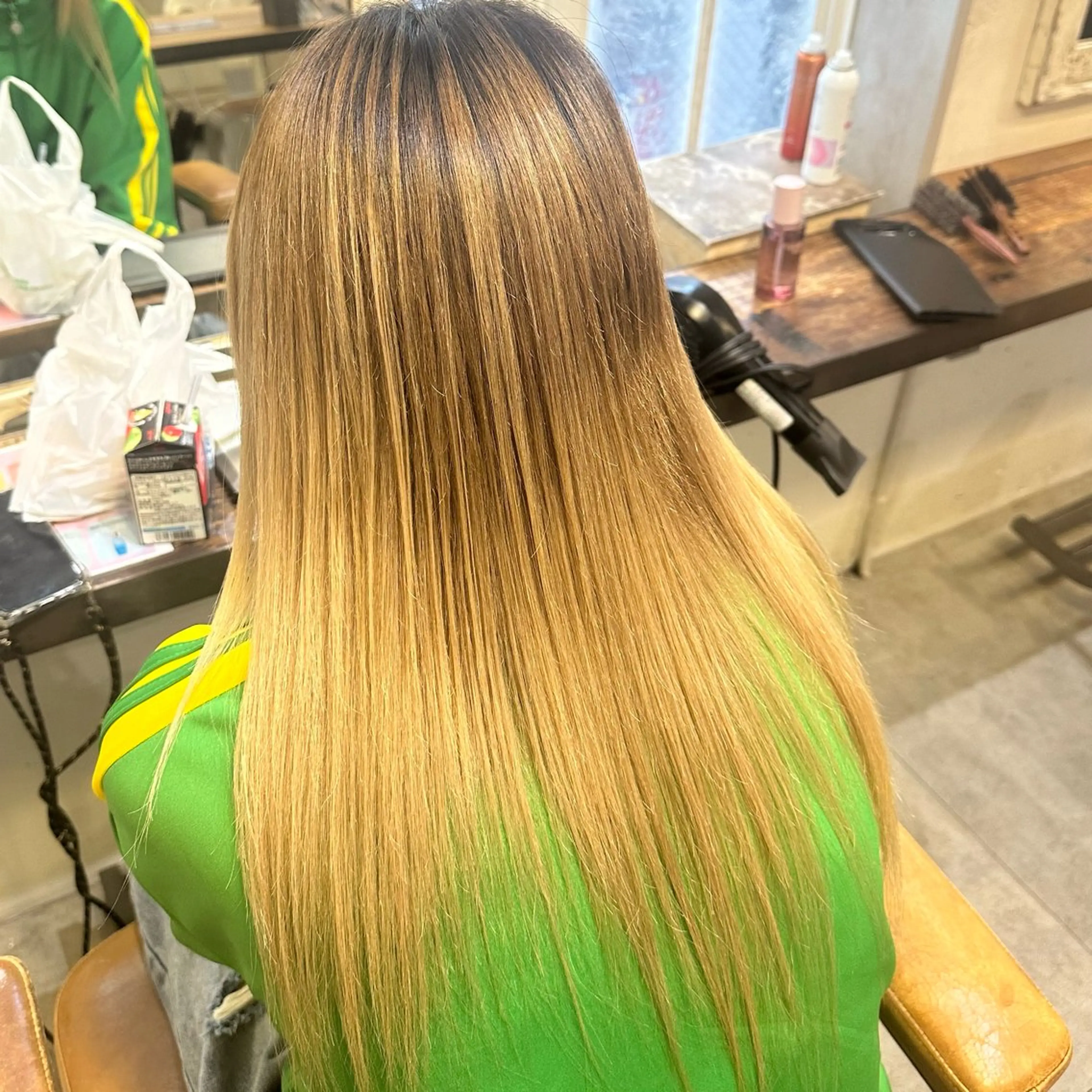 ロング ミタムラ ユナのヘアスタイル