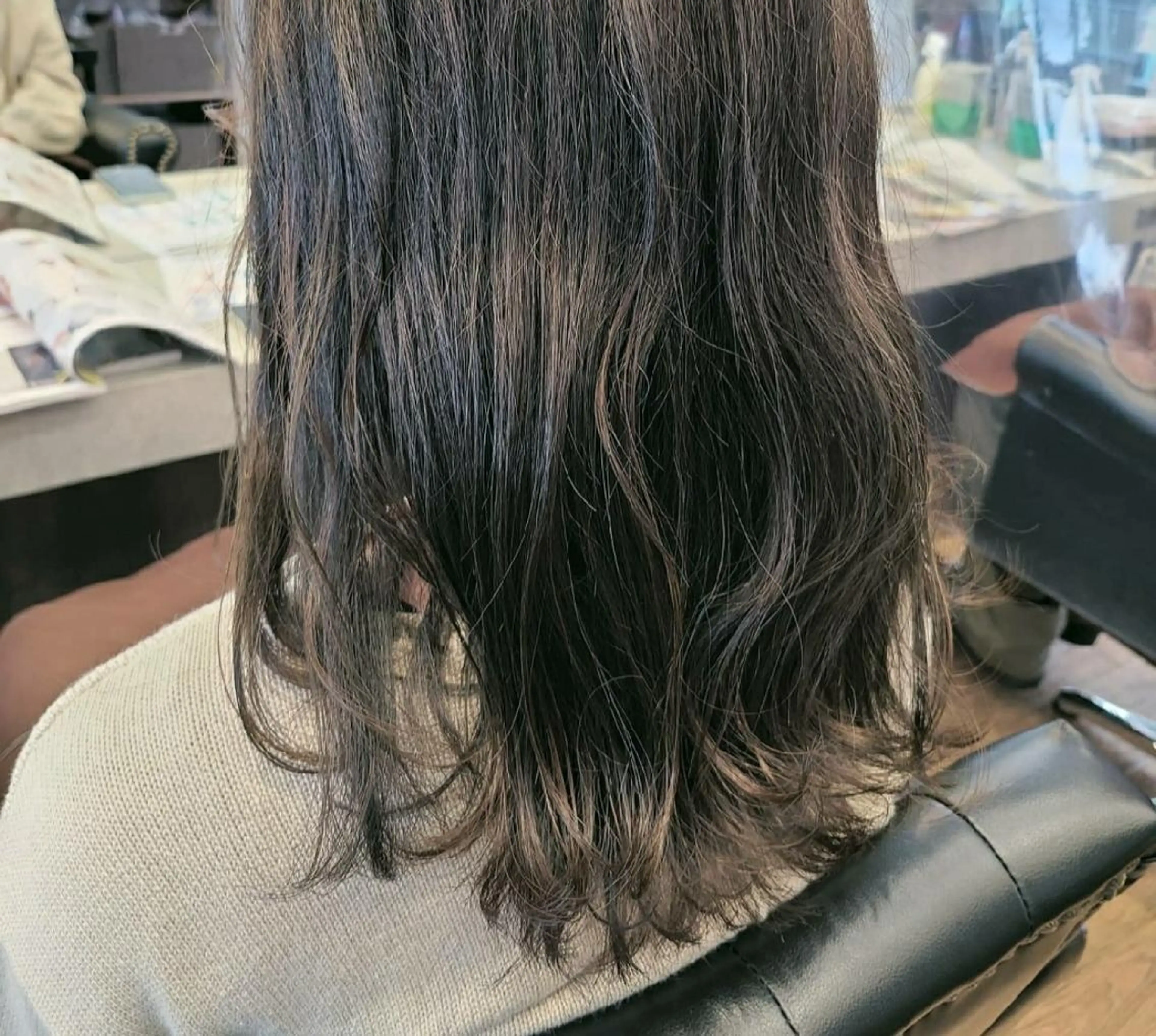 カラー セミロング アッシュ 関口 友菜のヘアスタイル