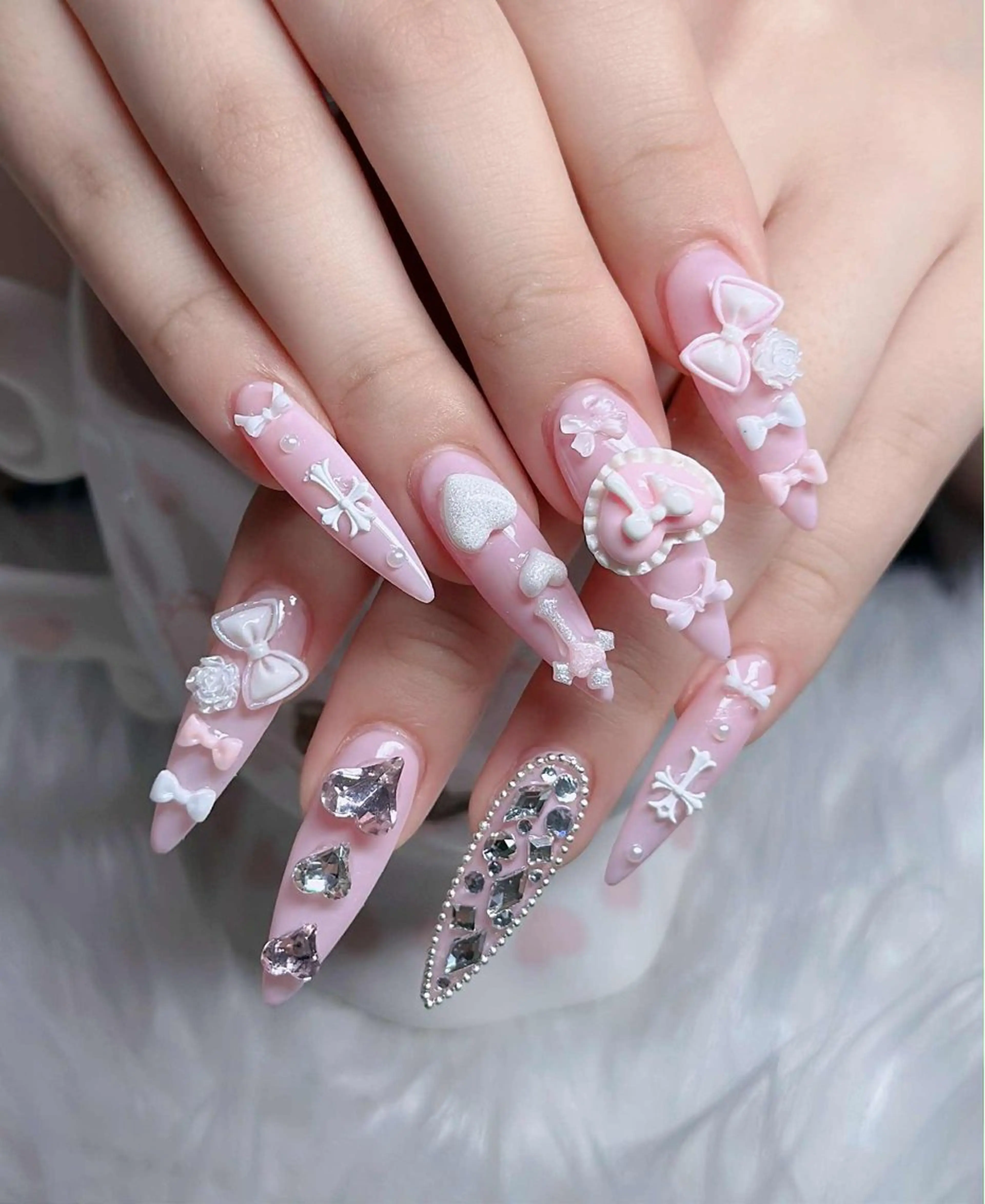 ネイル フレンチネイル ジェルネイル ガラスフレンチ ハロウィン ハート H.baby nail所属・H.baby Nail Salonのネイルデザイン