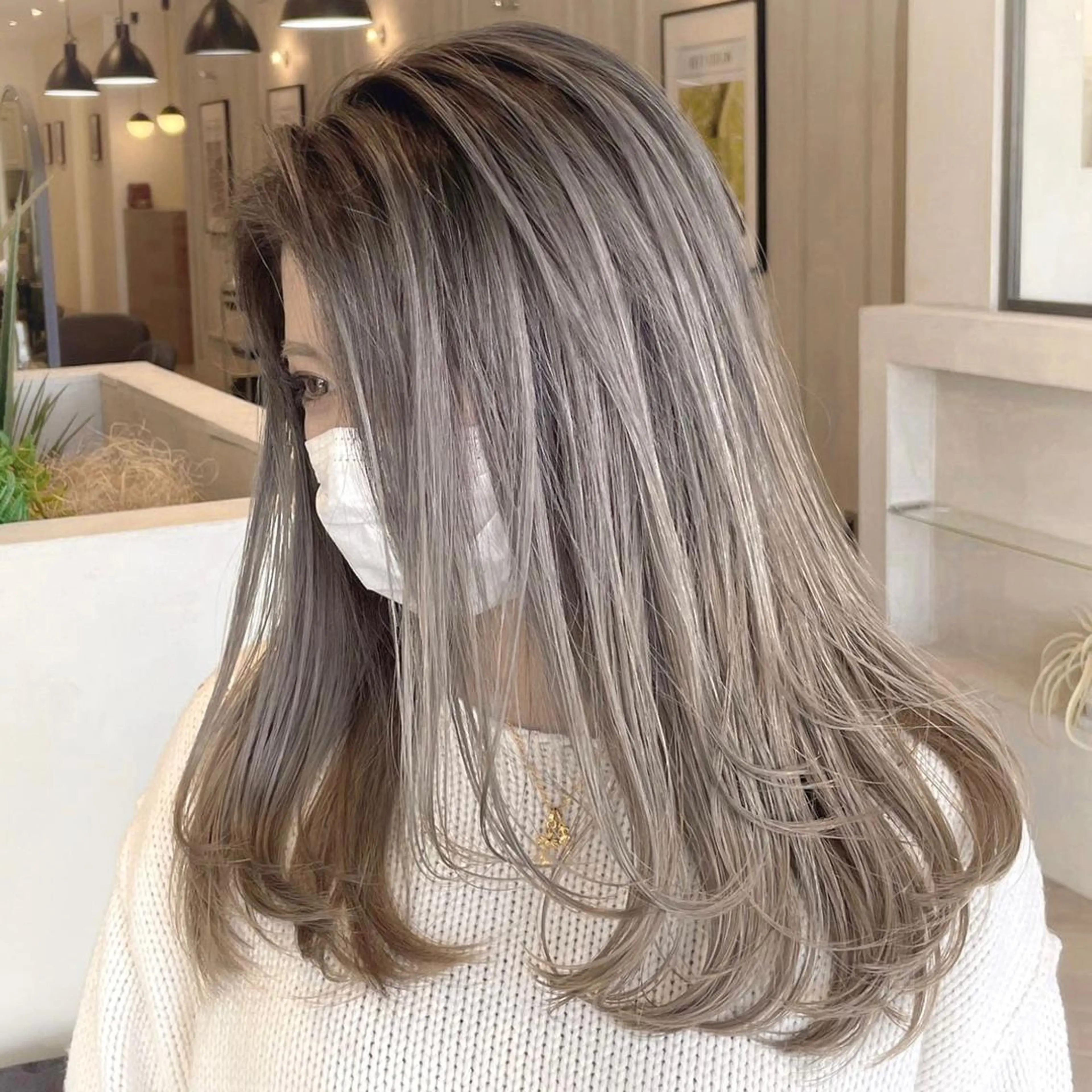 ミディアム カラー ヘアアレンジ バレイヤージュ デザインカラー ハイライトカラー 外国人風カラー ハイライト カット ヘアカラー トリートメント アンドウ ユウ/ レイヤーカット/韓国のヘアスタイル