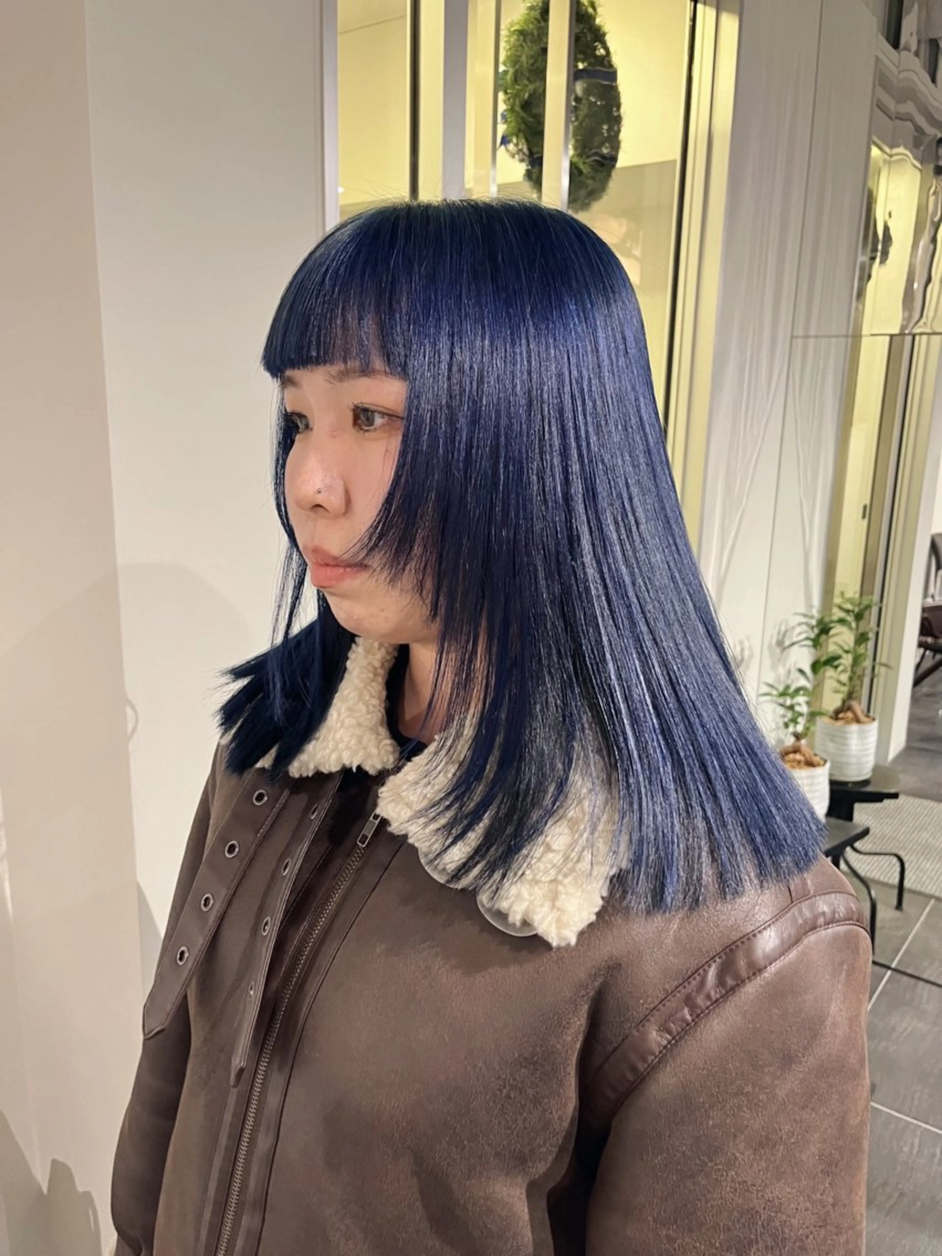 ミディアム カラー ブリーチ ブルーカラー ネイビーカラー カット ヘアカラー トリートメント 桃果 momokaのヘアスタイル