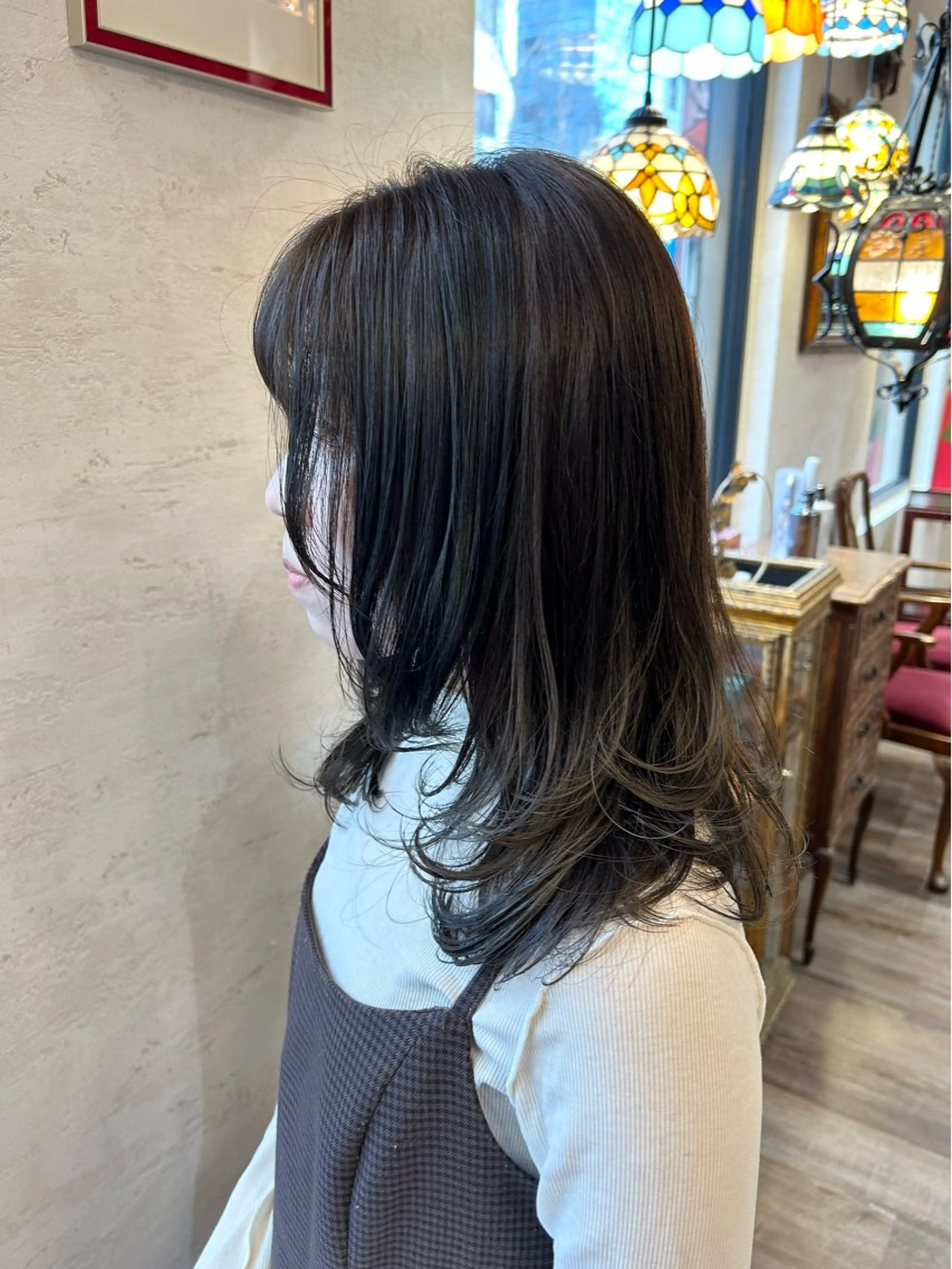 セミロング カラー レイヤーカット カット ヘアカラー トリートメント FAVOR Emiのヘアスタイル