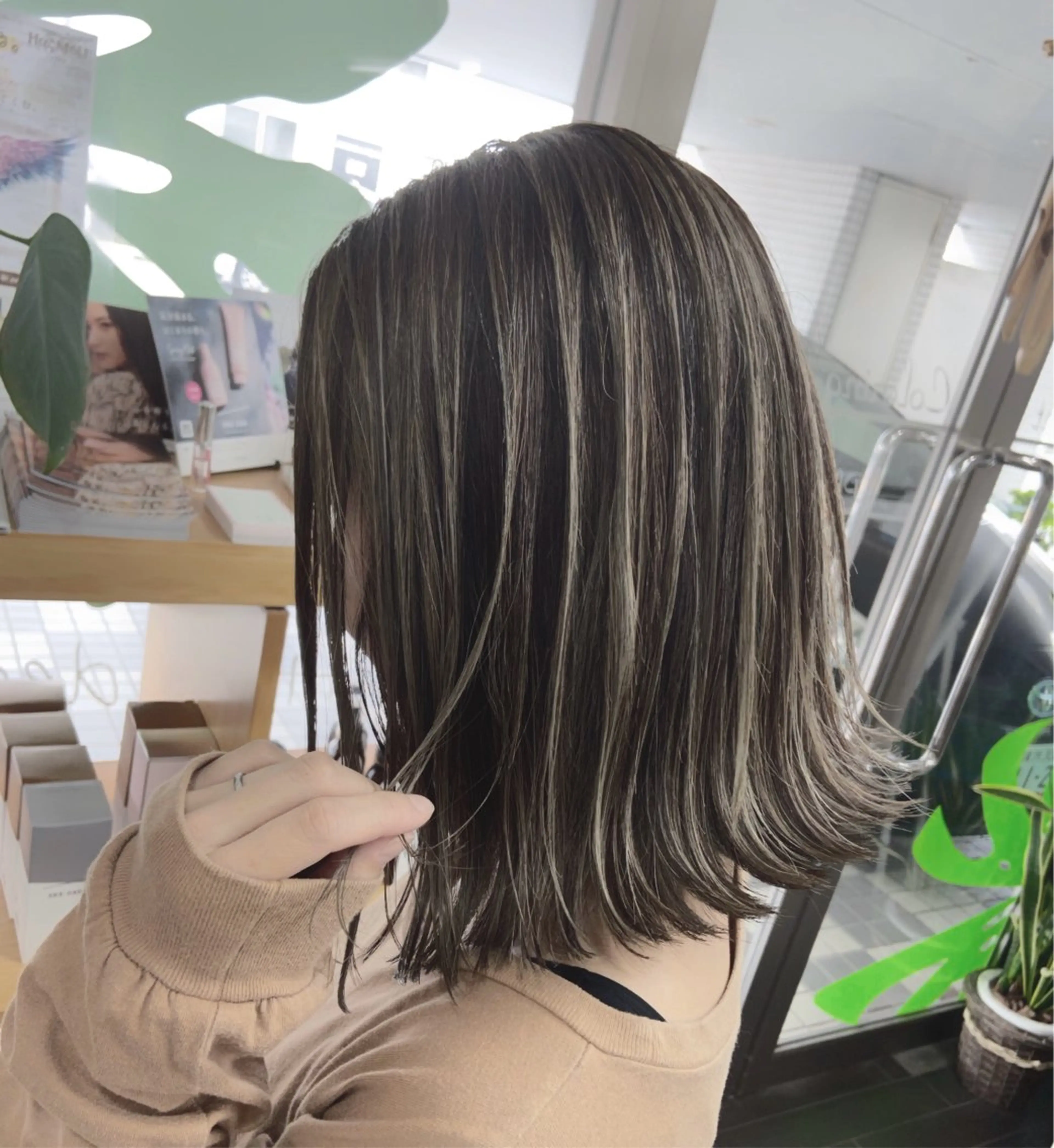 ミディアム ハイライト カット ヘアカラー トリートメント エクステ ルスリー大和所属・井上 彩加のヘアスタイル