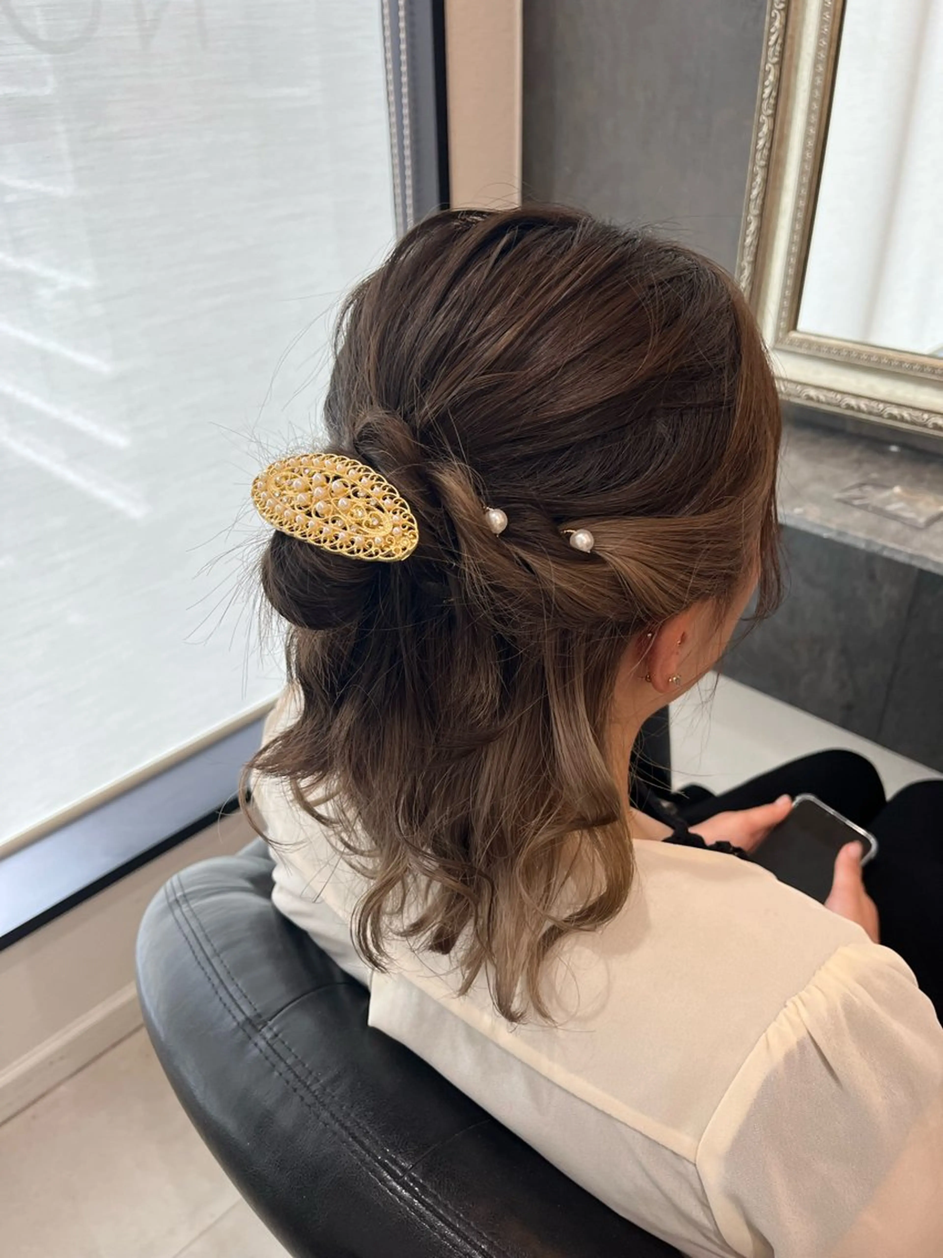 ミディアム ヘアアレンジ ハーフアップ お団子ヘア ヘアセット ユナ🎀レイヤー /韓国/ハイトーンのヘアスタイル