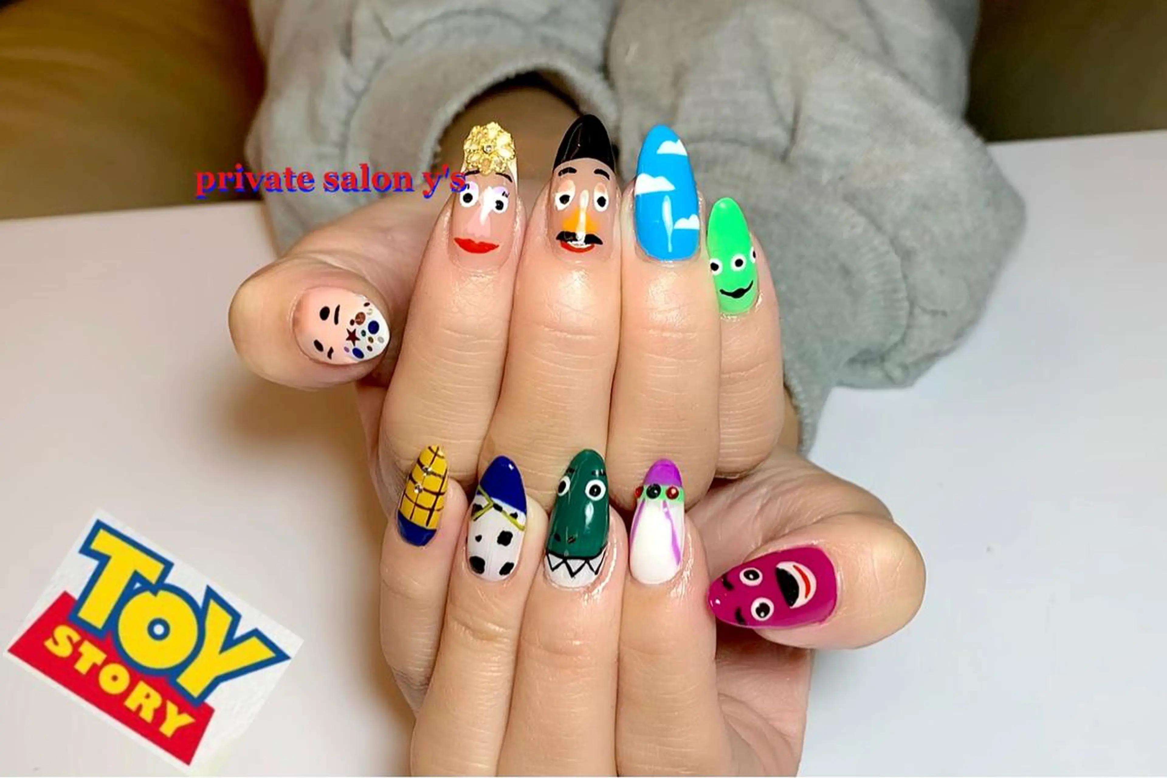 ネイル y' sのネイルデザイン