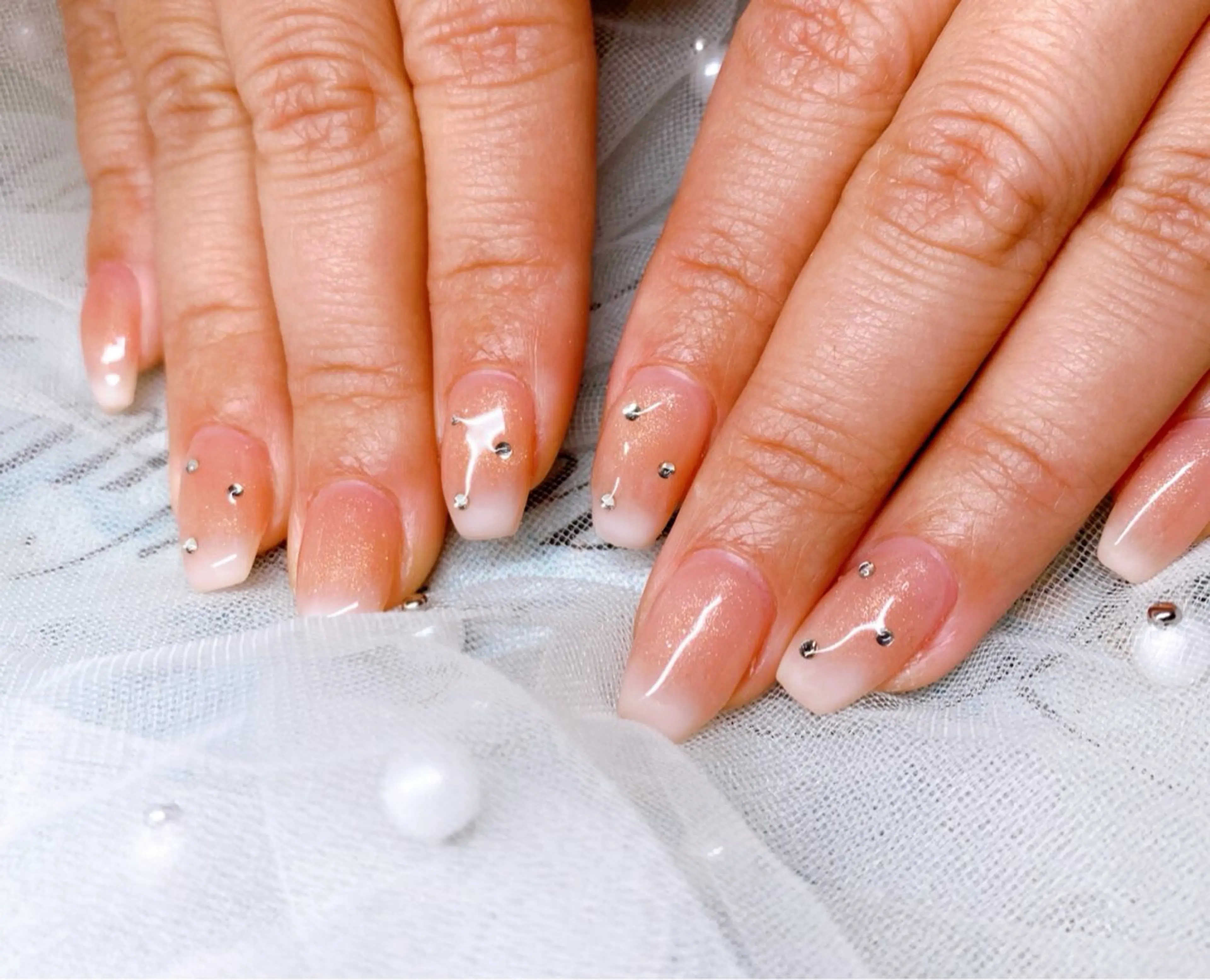 ネイル ストーンネイル ハンドネイル 【トロワ ラパン】 Mayaのネイルデザイン