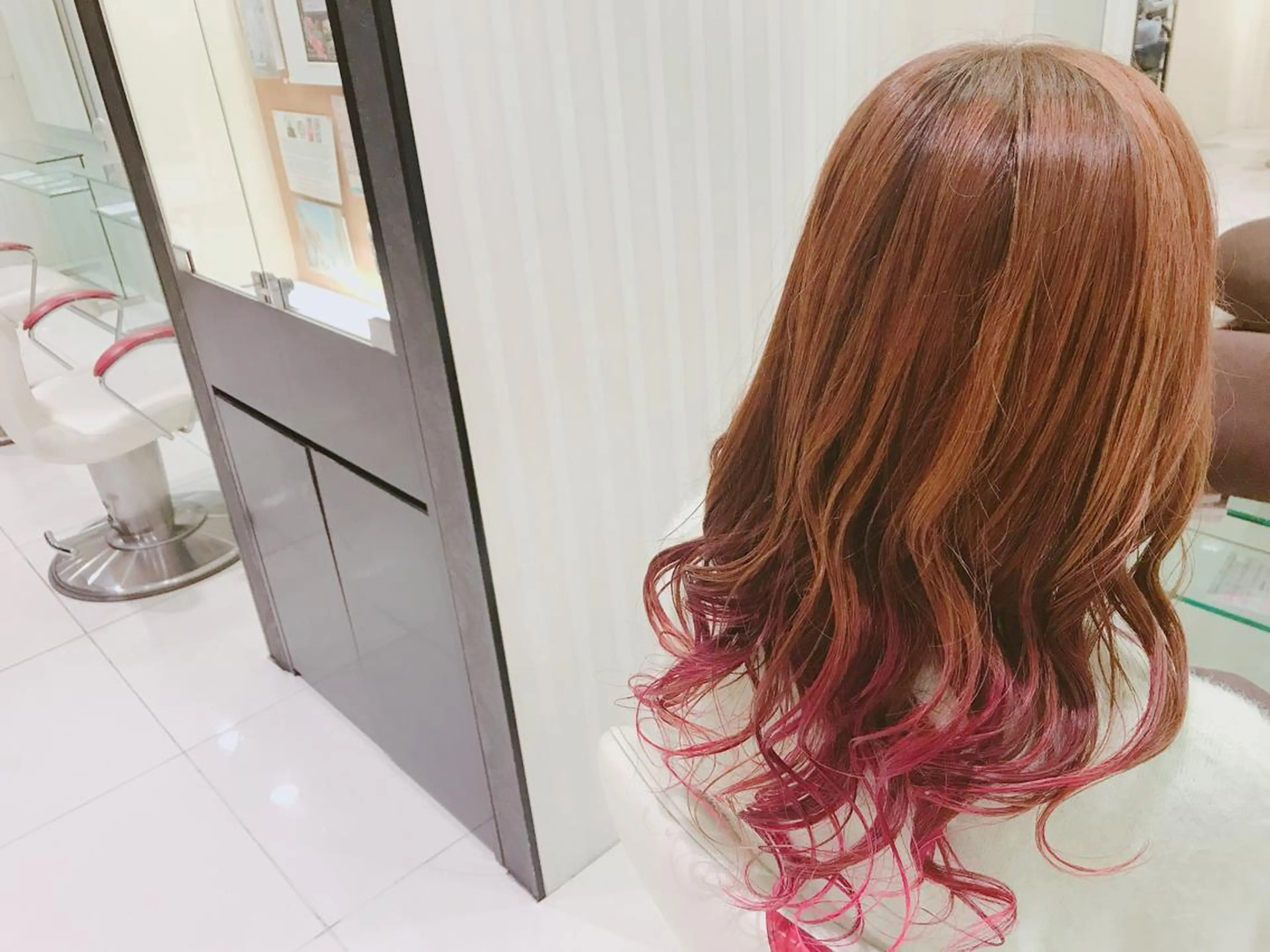 ロング カラー ブリーチ グラデーションカラー 艶カラー ⭐️田中真緒のヘアスタイル