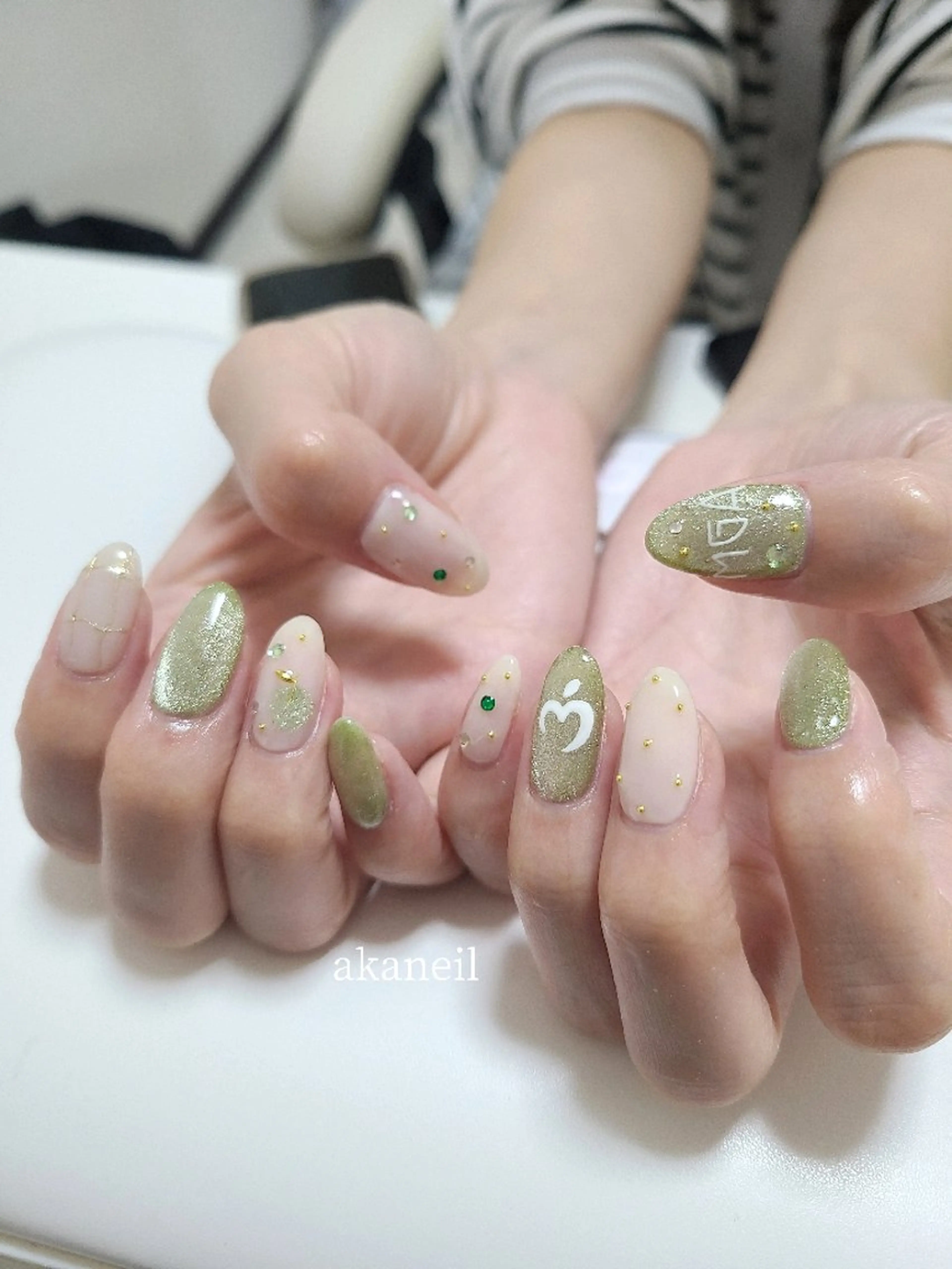 ネイル グリーン マグネットネイル 持ち込み ハンドネイル 【akaneils】 アカネのネイルデザイン