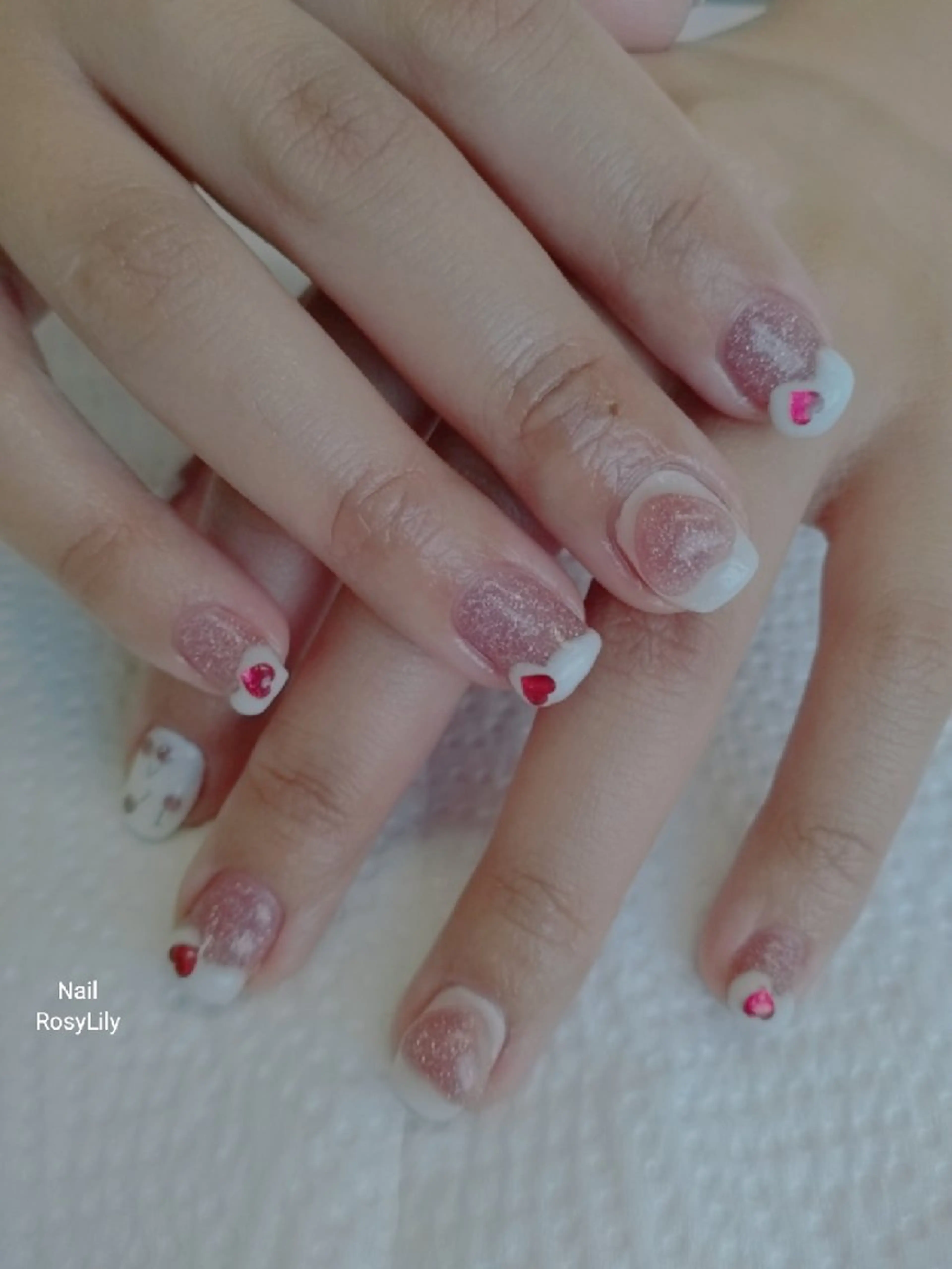 ネイル ハート 持ち込み ピンク プライベートサロン RosyLily所属・プライベートサロン Rosy Lilyのネイルデザイン