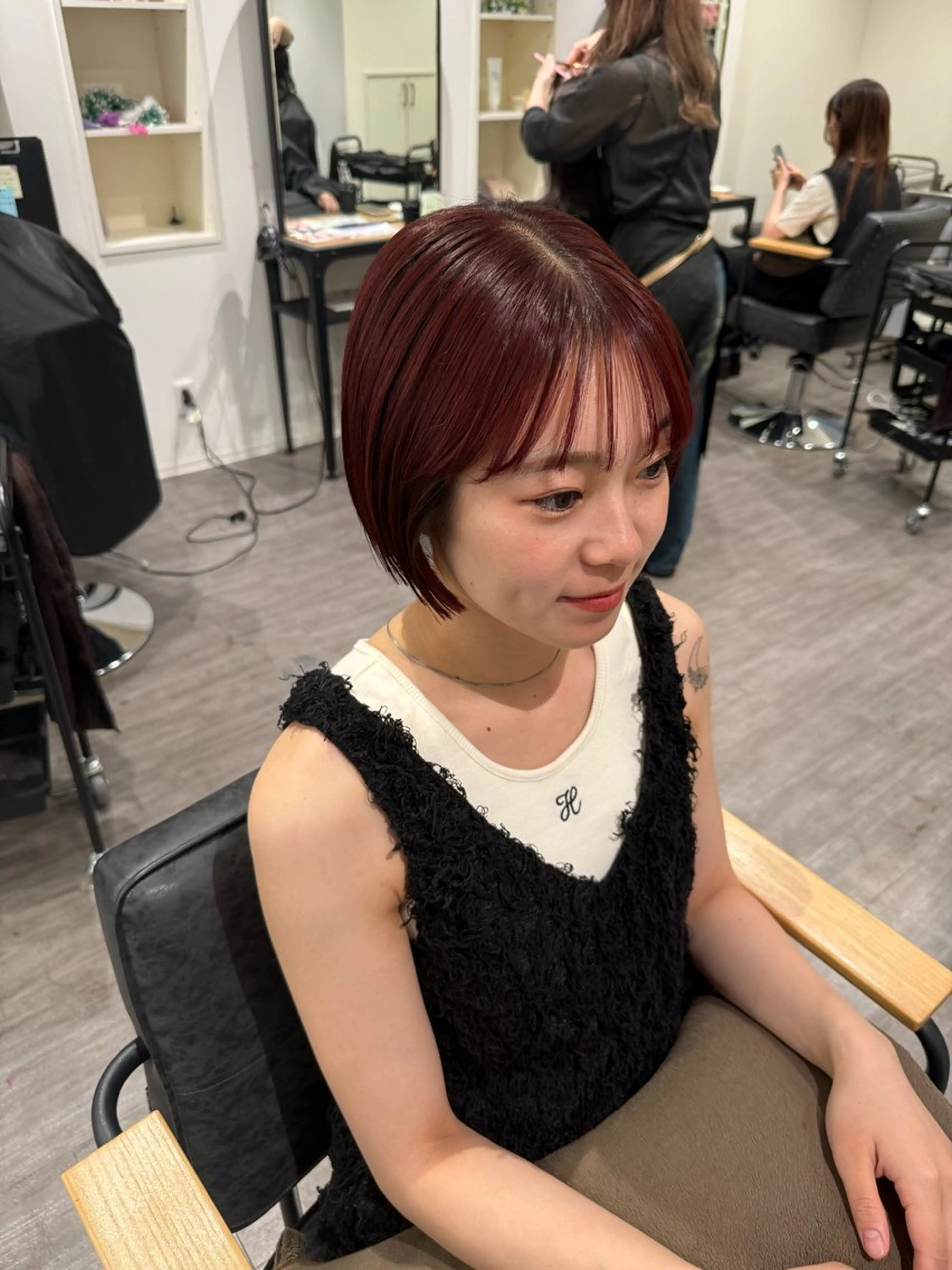 ショート カラー ピンクカラー レッドカラー ボブ カット ヘアカラー トリートメント 上田 紗也のヘアスタイル