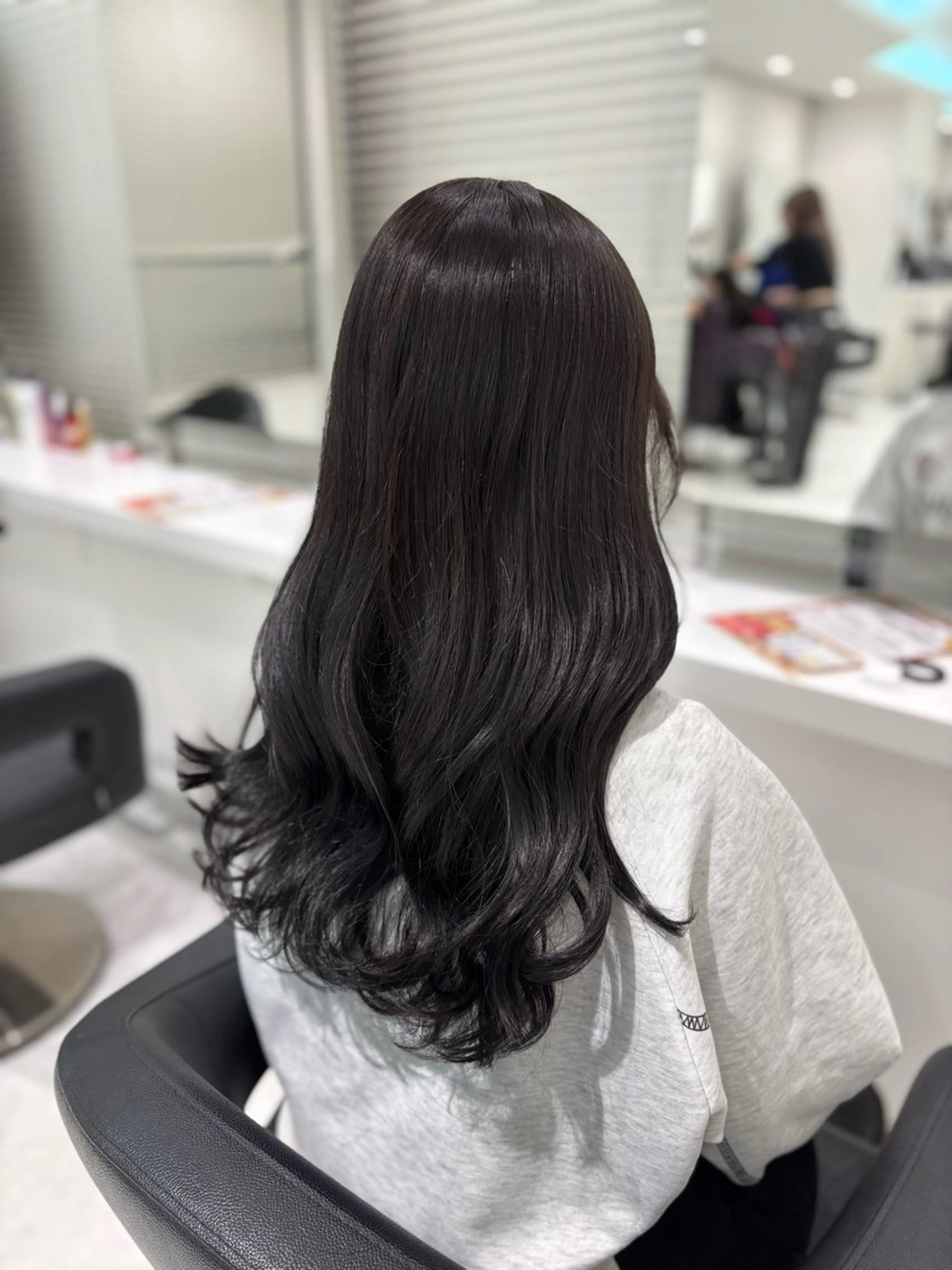 ロング カラー ヘアカラー トリートメント ヘッドスパ ヘアセット 🤍透明感カラー ×縮毛矯正🤍ゆうのヘアスタイル