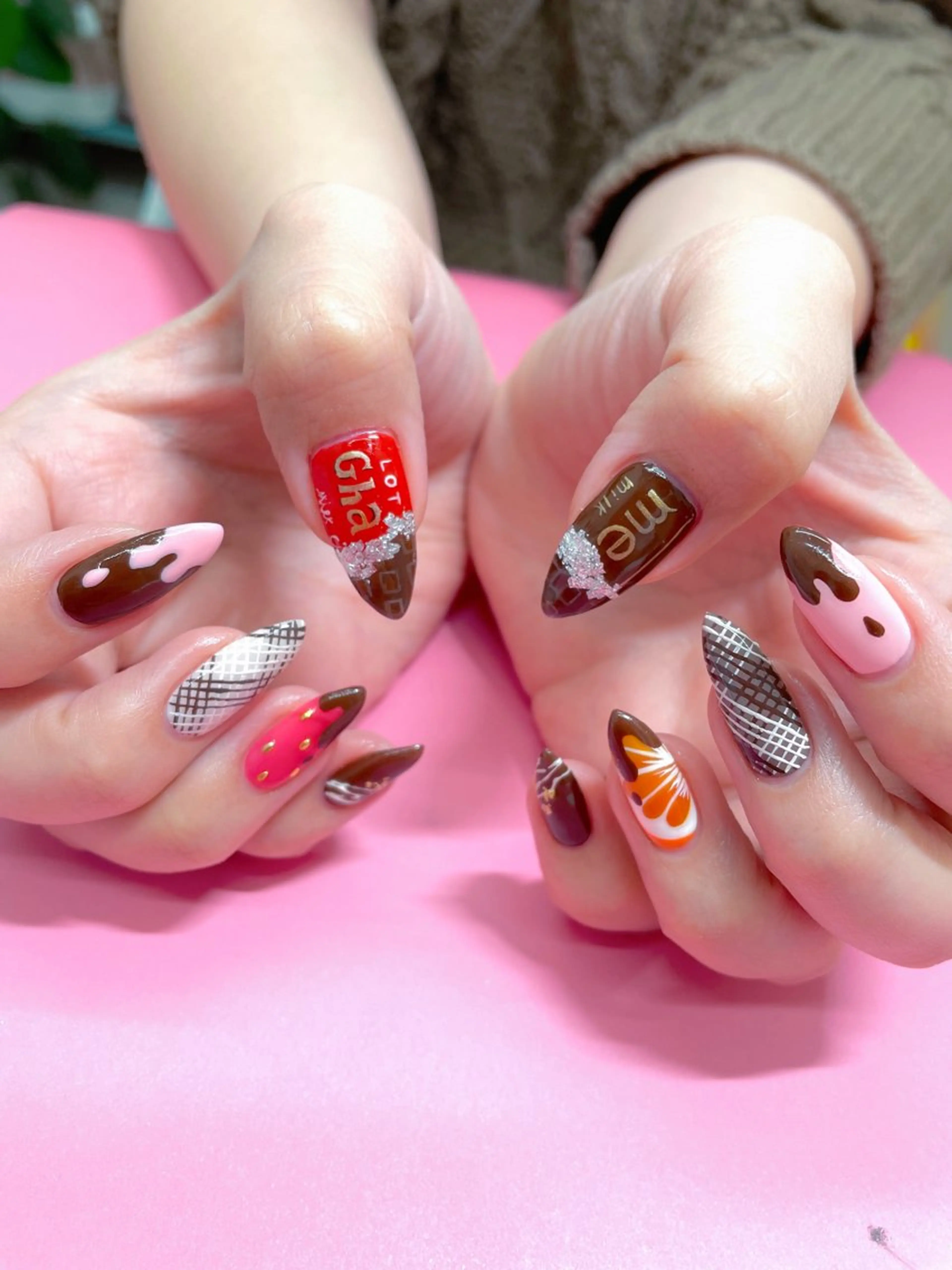 ネイル ハンドネイル OKIKA所属・【OKIKA】 らん🦖🌈🧡のマツエク・マツパデザイン