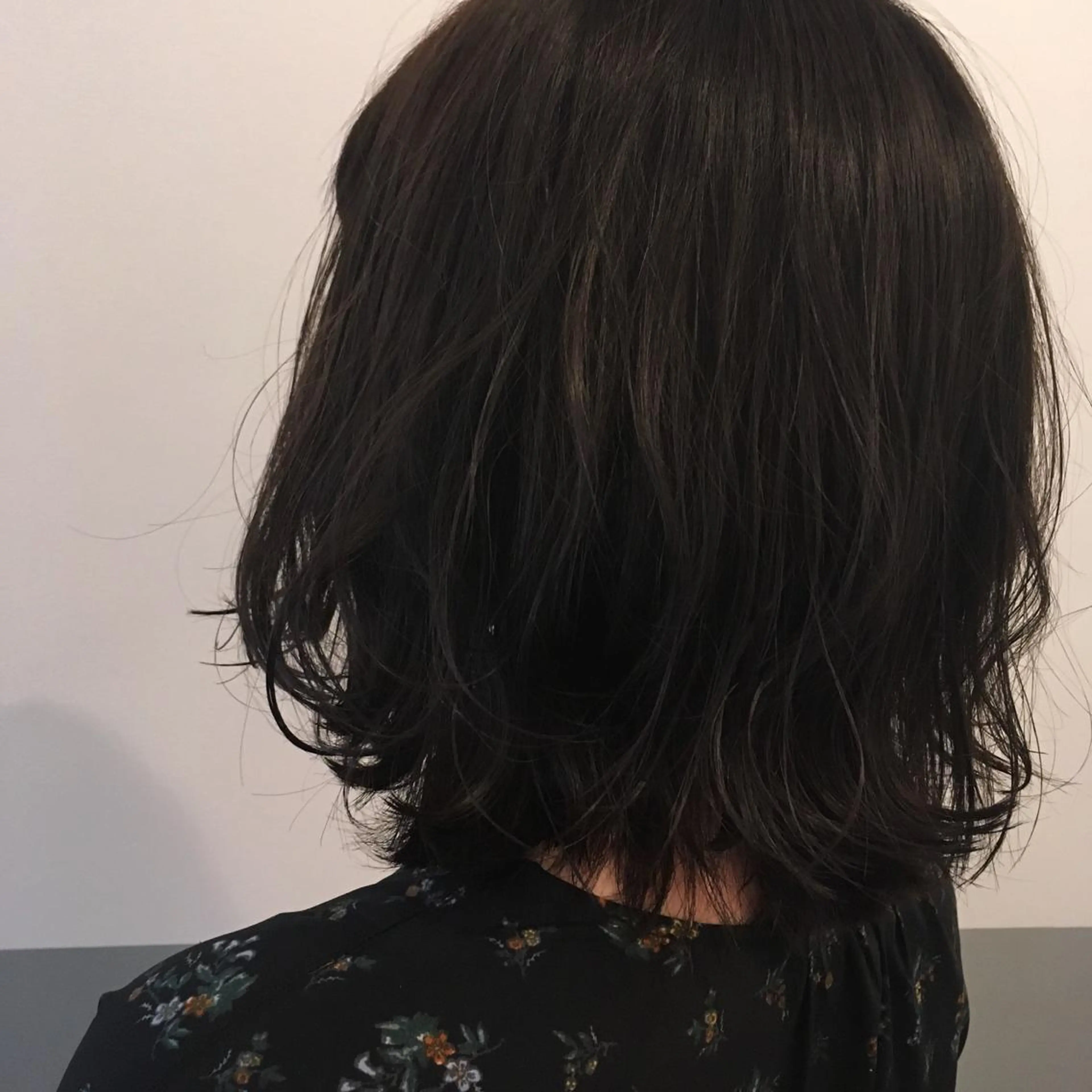 ミディアム カラー RINA🧤 デザインとボブのヘアスタイル