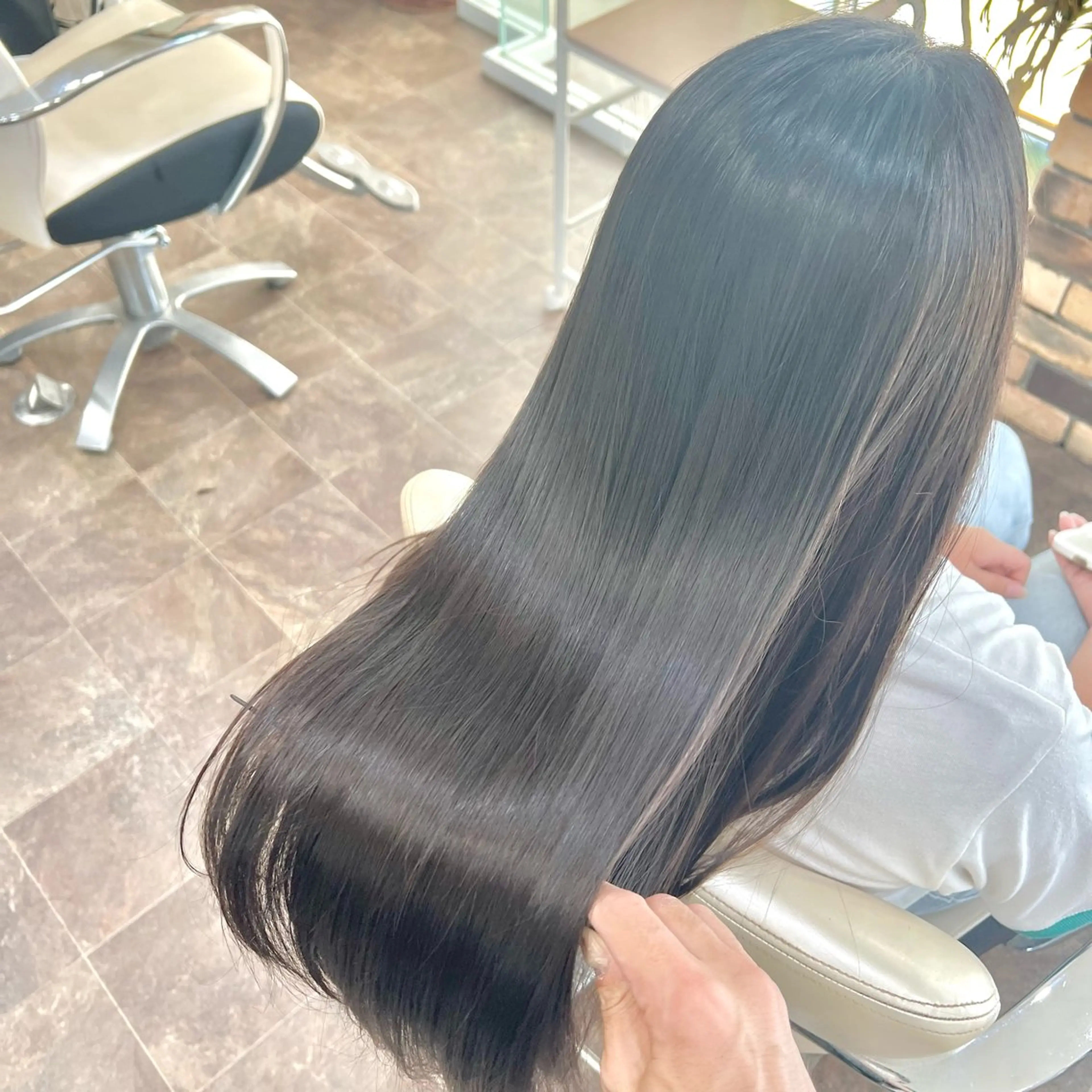 ロング パーマ 髪質改善 ロング 縮毛矯正 カット 縮毛矯正 トリートメント スパークヘア所属・大人女性の縮毛矯正/ お手入れ簡単/馬渕樹のヘアスタイル