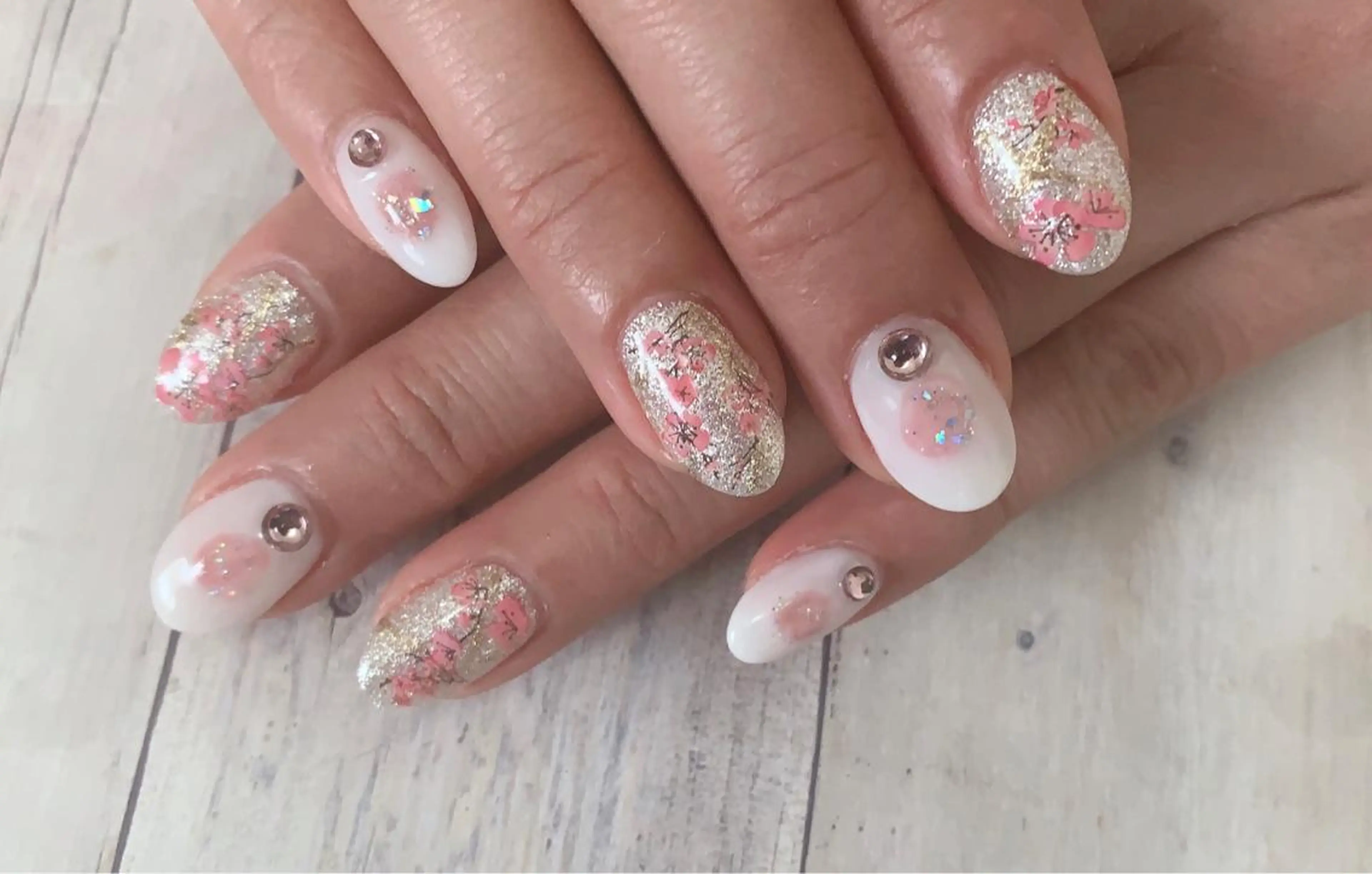 ネイル nico.nico.mark NAIL所属・小林 梓のエステ・リラクイメージ