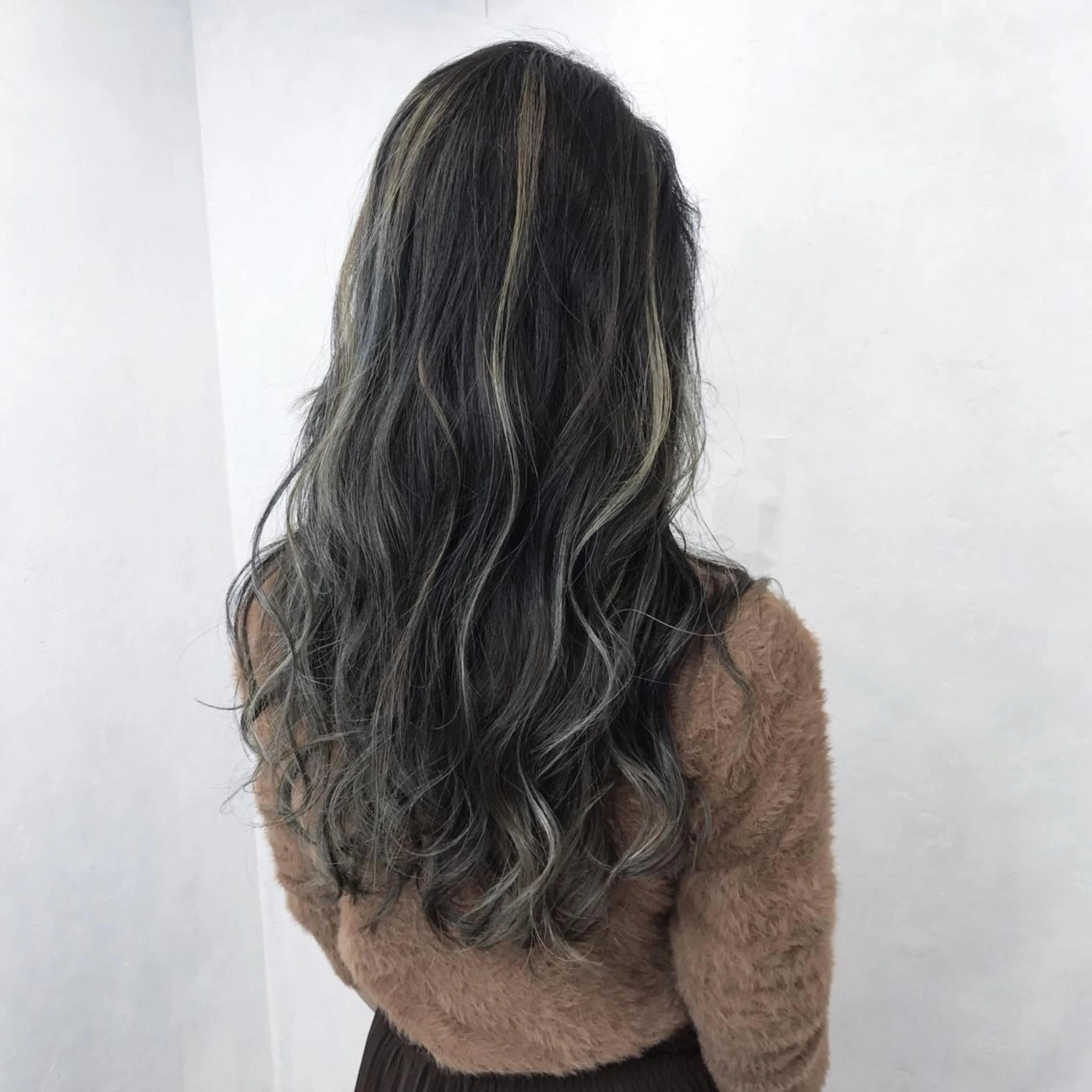 ロング カラー グレージュ ハイライトカラー ハイライト ヘアカラー TATSUYA アートディレクターのヘアスタイル