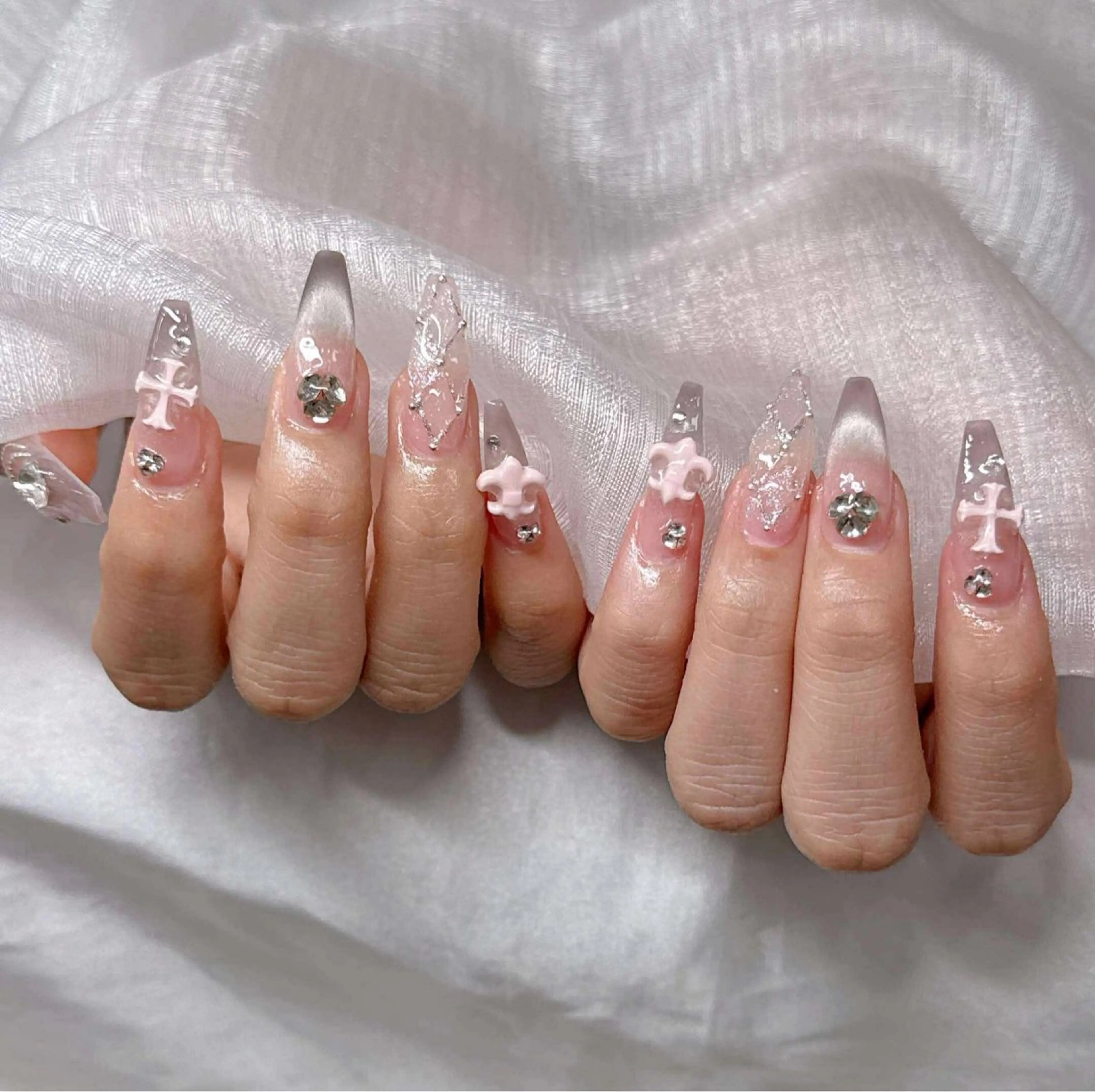 ネイル 長さ出し グラデーション 卒業式 キラキラネイル マグネットネイル ハンドネイル Lee Nailsのネイルデザイン