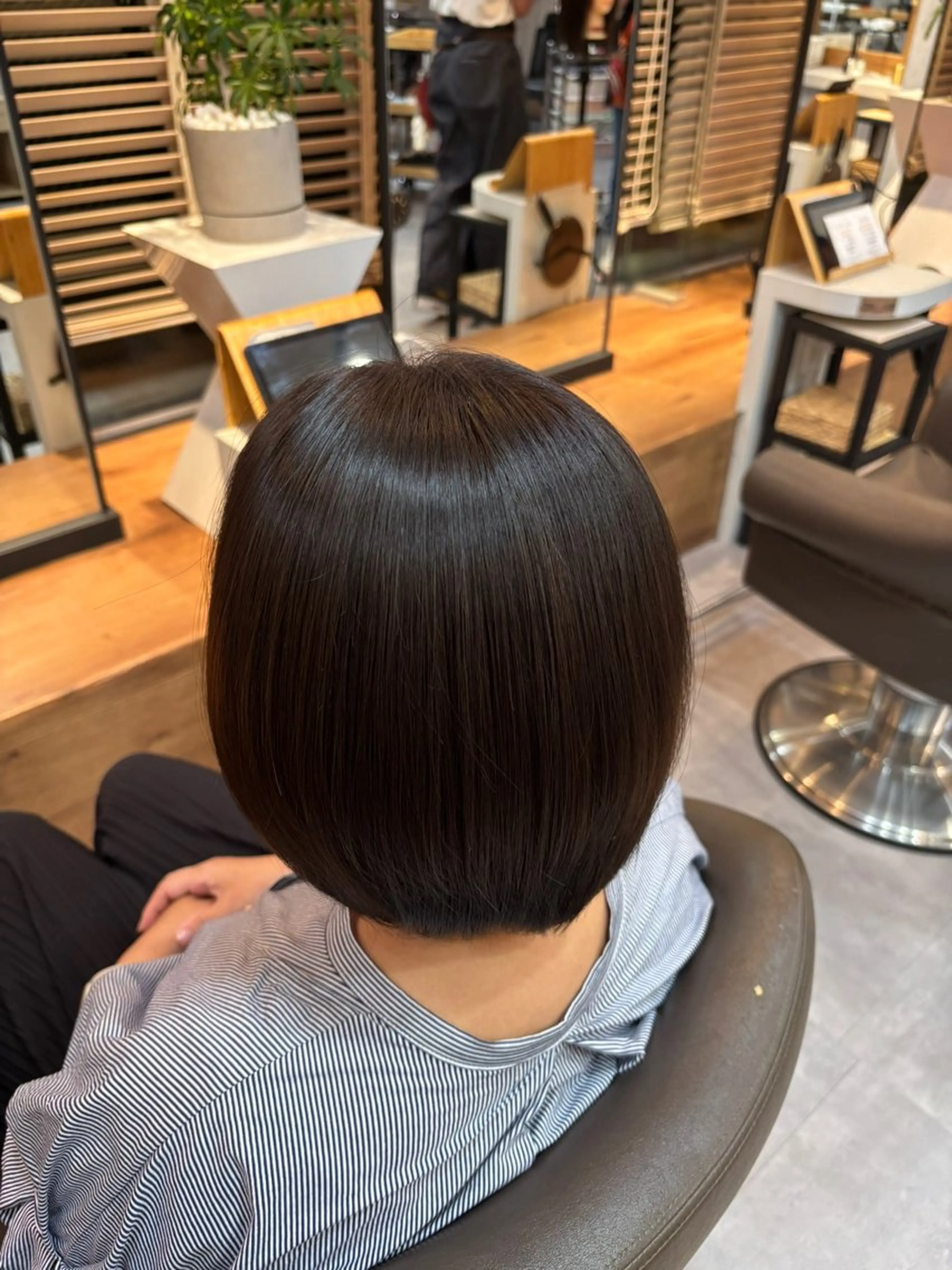 ショート カラー ヘアカラー 日高 愛華のヘアスタイル