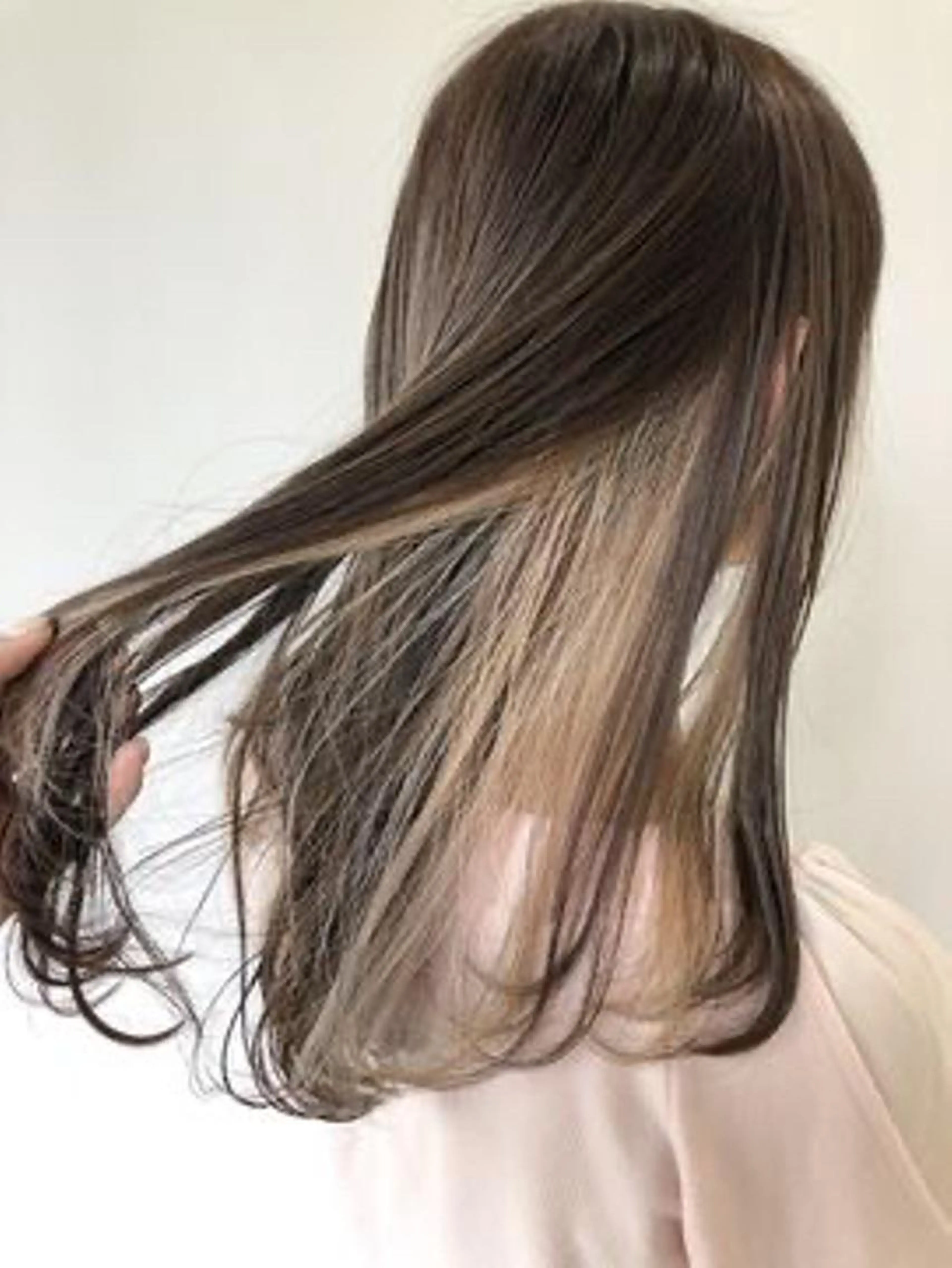 さりげなくオシャレに🦋イヤリングカラー+ スプリナージュトリートメントの写真