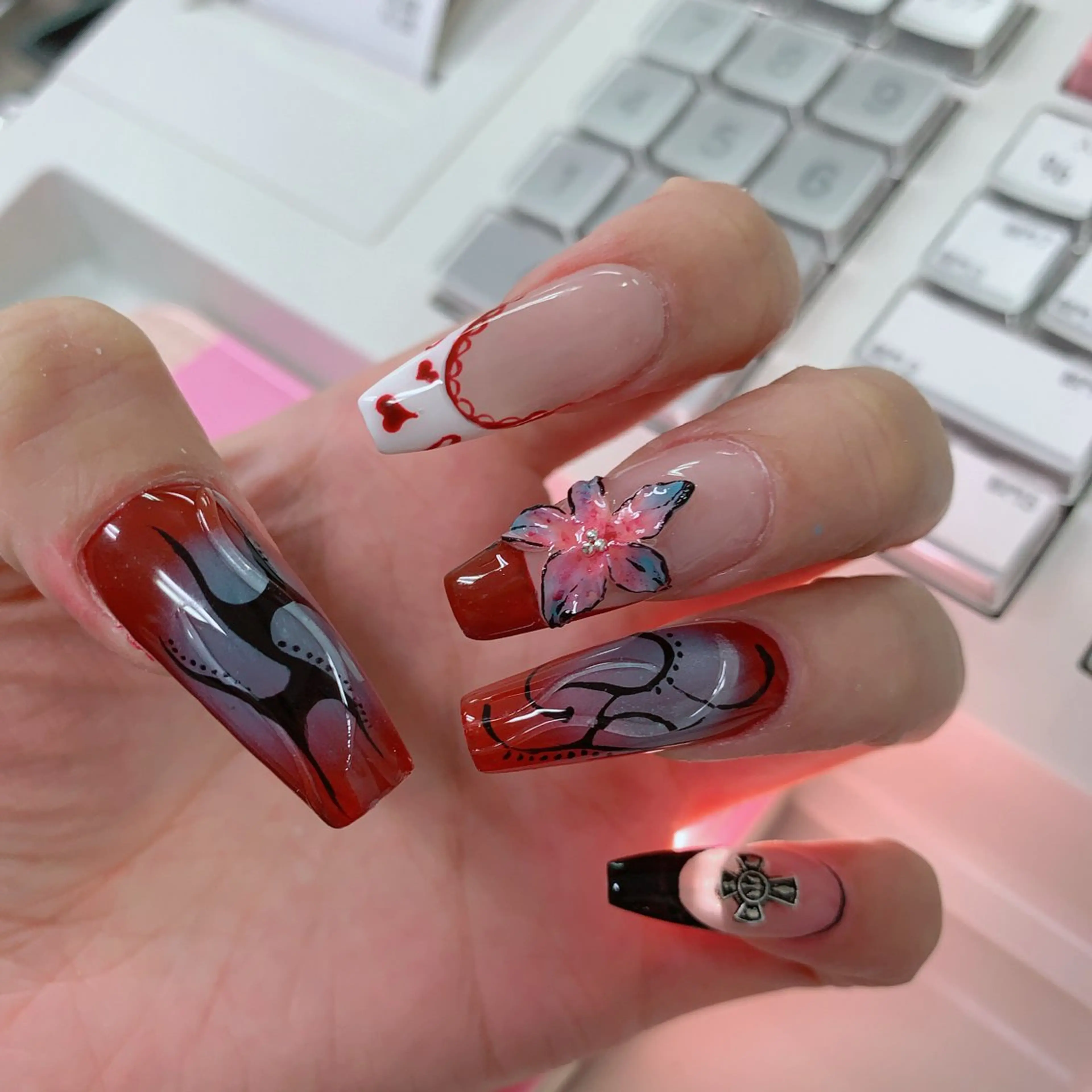 ネイル オーロラネイル 長さ出し フットネイル ジェルネイル キラキラネイル インフィニティ ネイルサロンのネイルデザイン