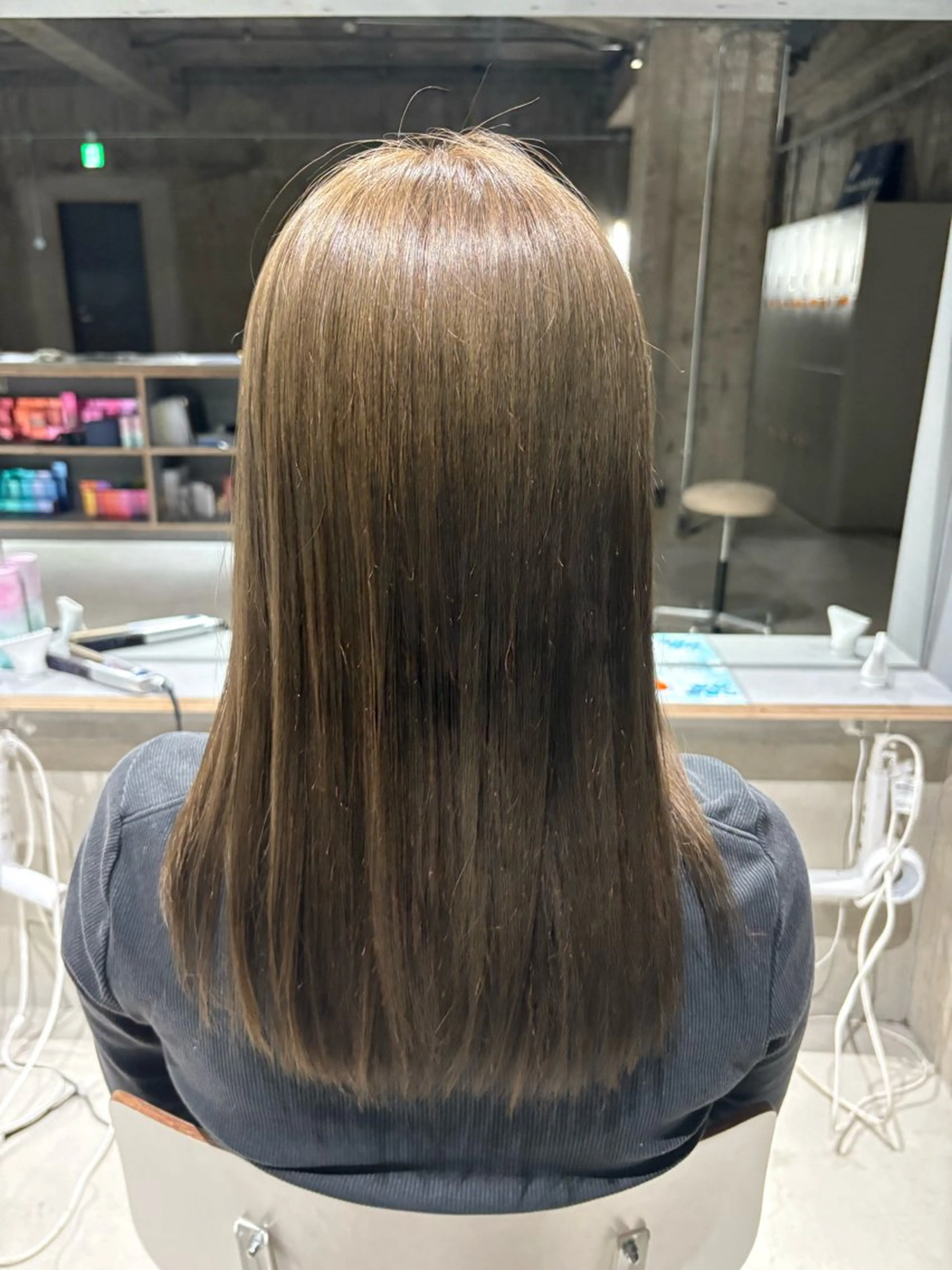 セミロング ヘアカラー 玉置 七海のヘアスタイル